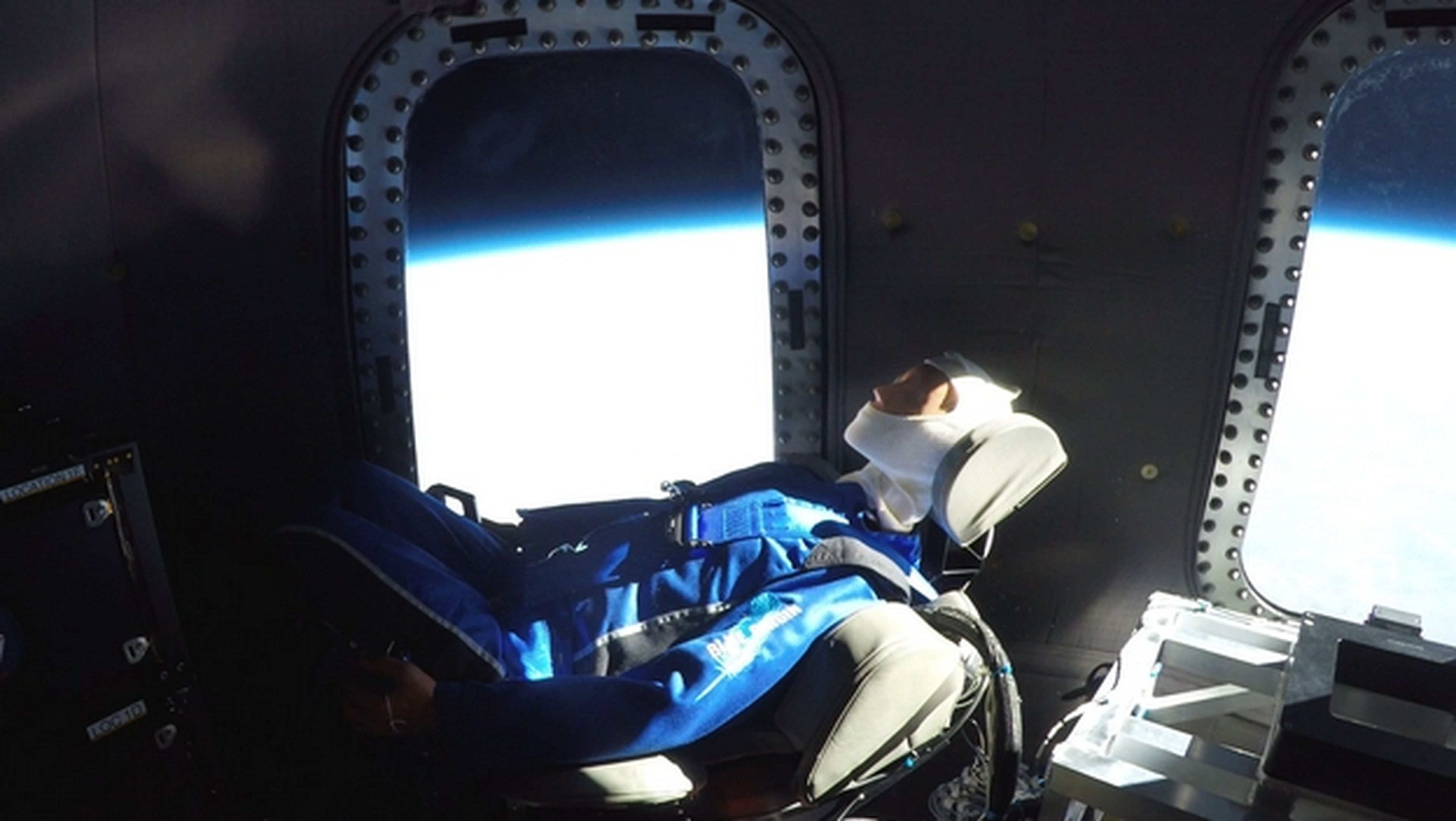 El maniquí Skywalker de Blue Origin viaja al espacio (vídeo)