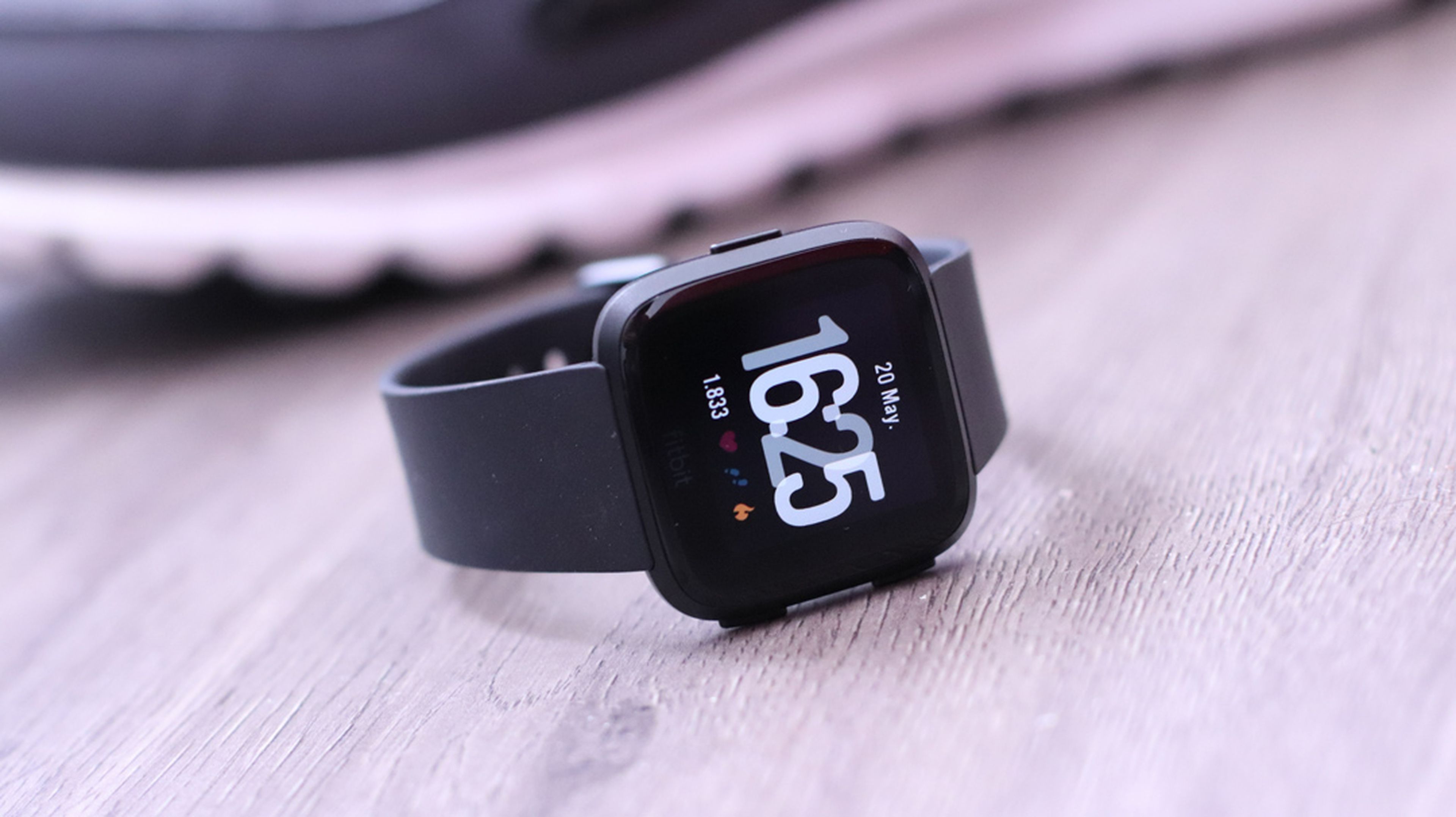Así es el reloj inteligente deportivo de Fitbit