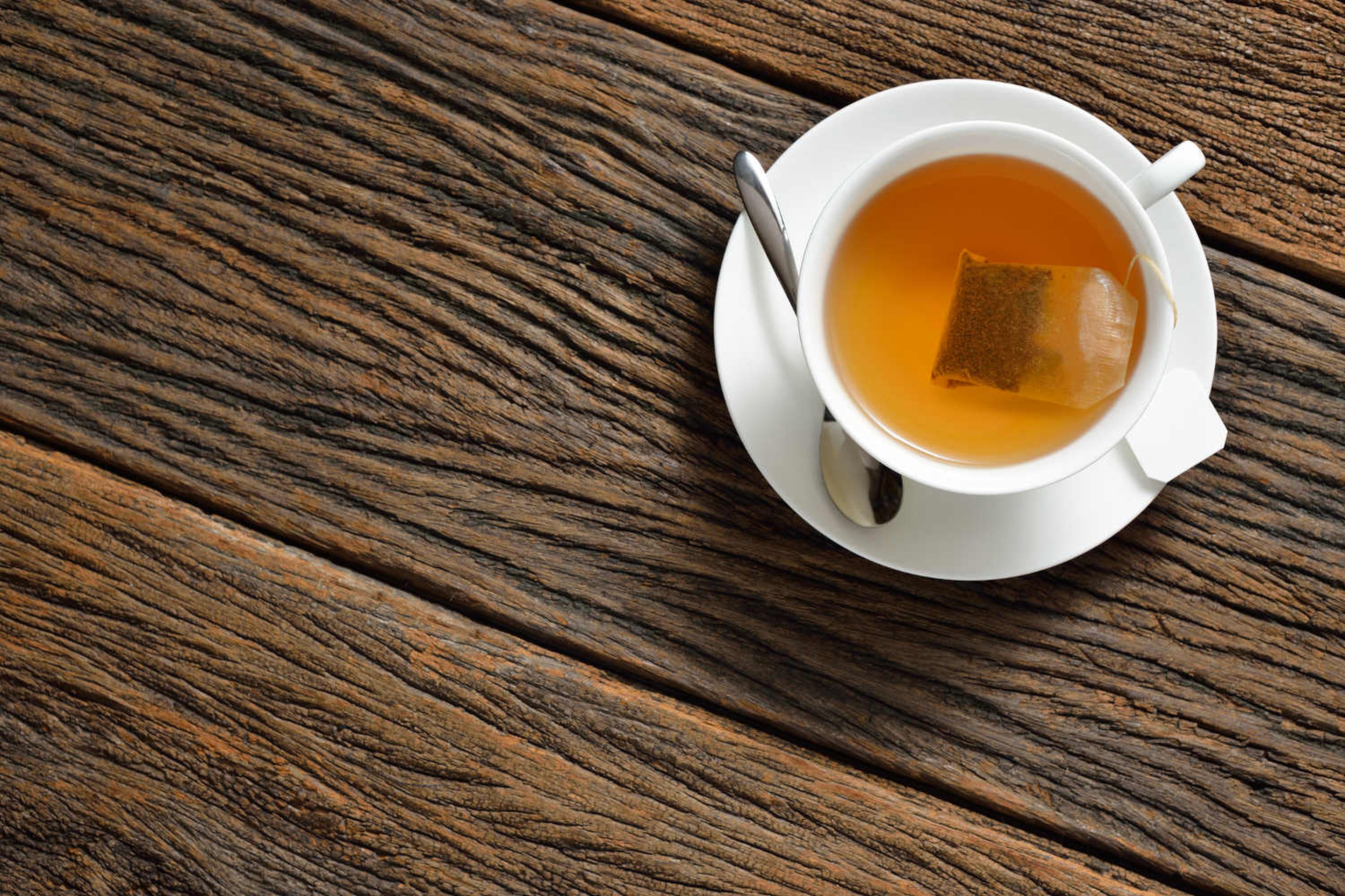 Cuánto tiempo debes dejar la bolsa de té en la taza, según la ciencia