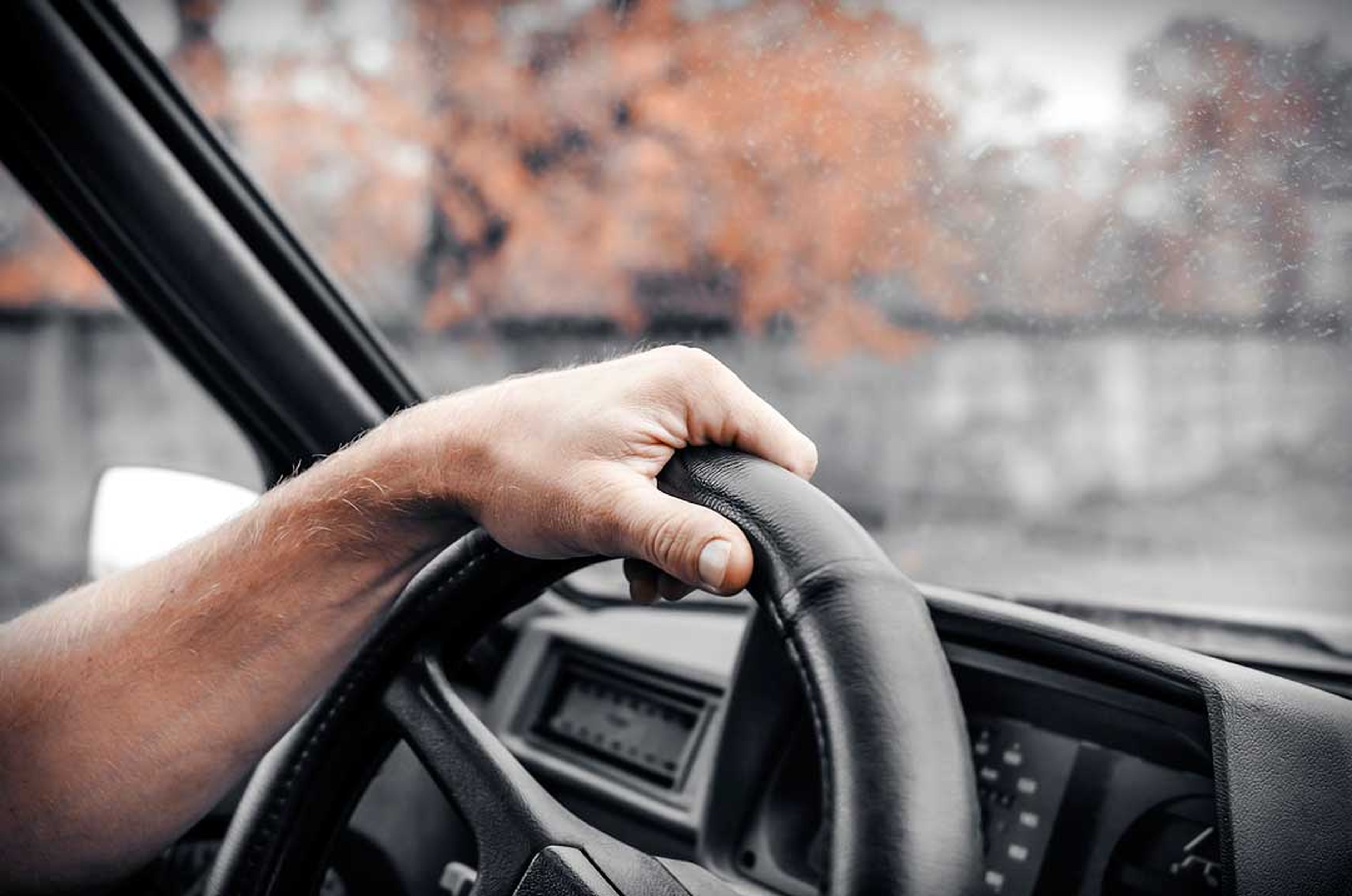 Cosas que deberías dejar de hacer al volante