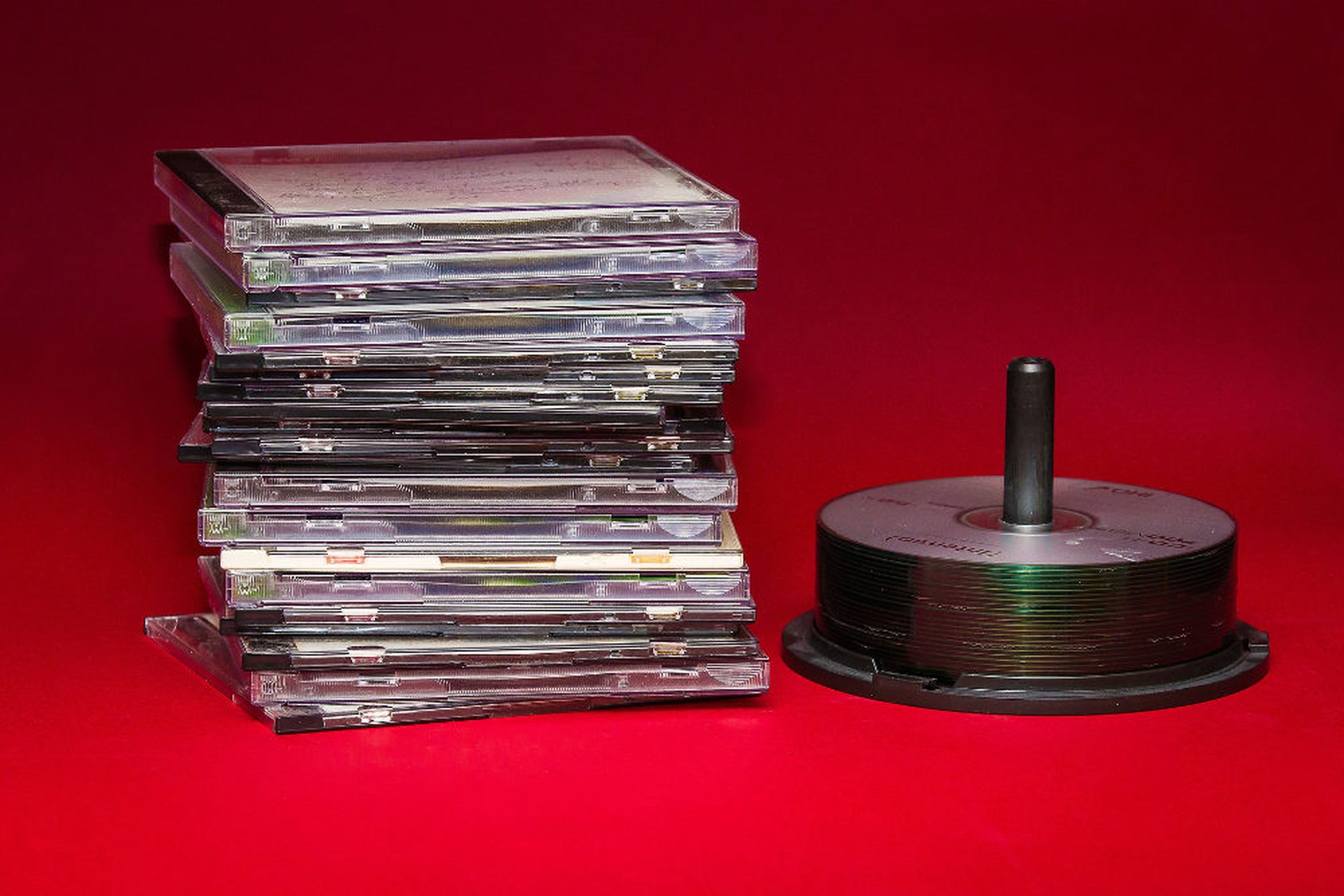 Discman, fue el primer reproductor portátil de CD creado y comercializado  por Sony. El modelo D-5/D-50 fue el primero que llegó al …