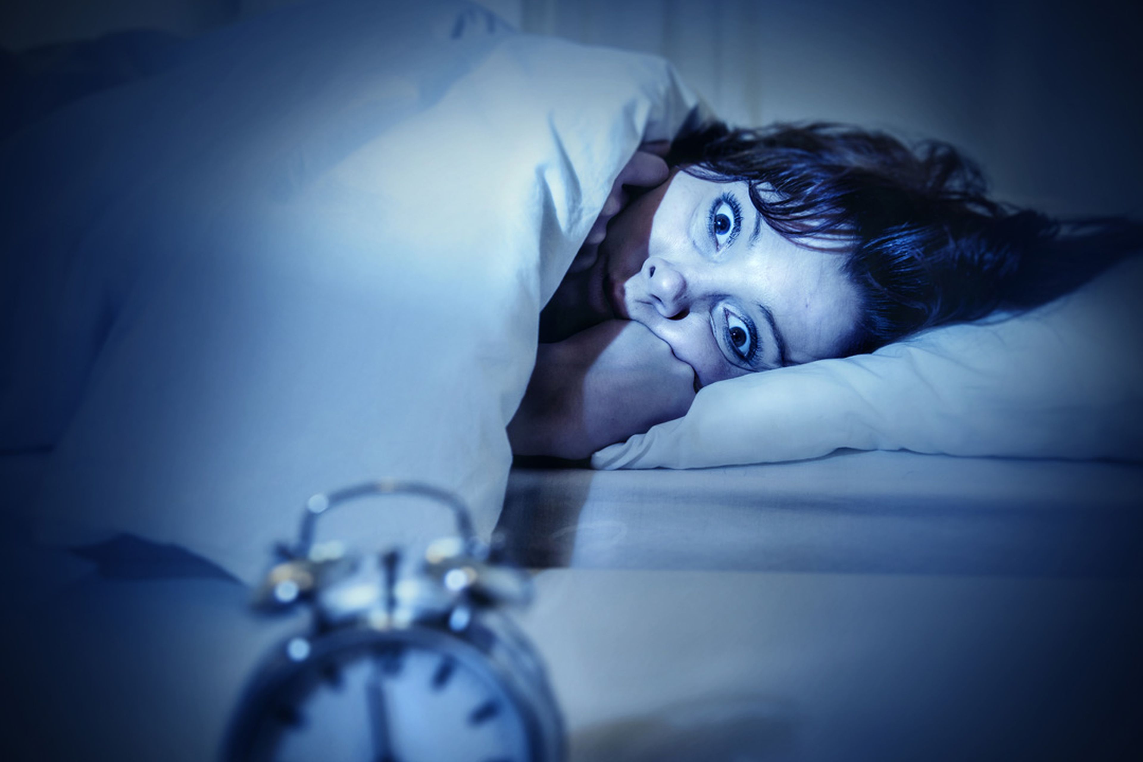 Por qué dormir con luz es peligroso para tu salud