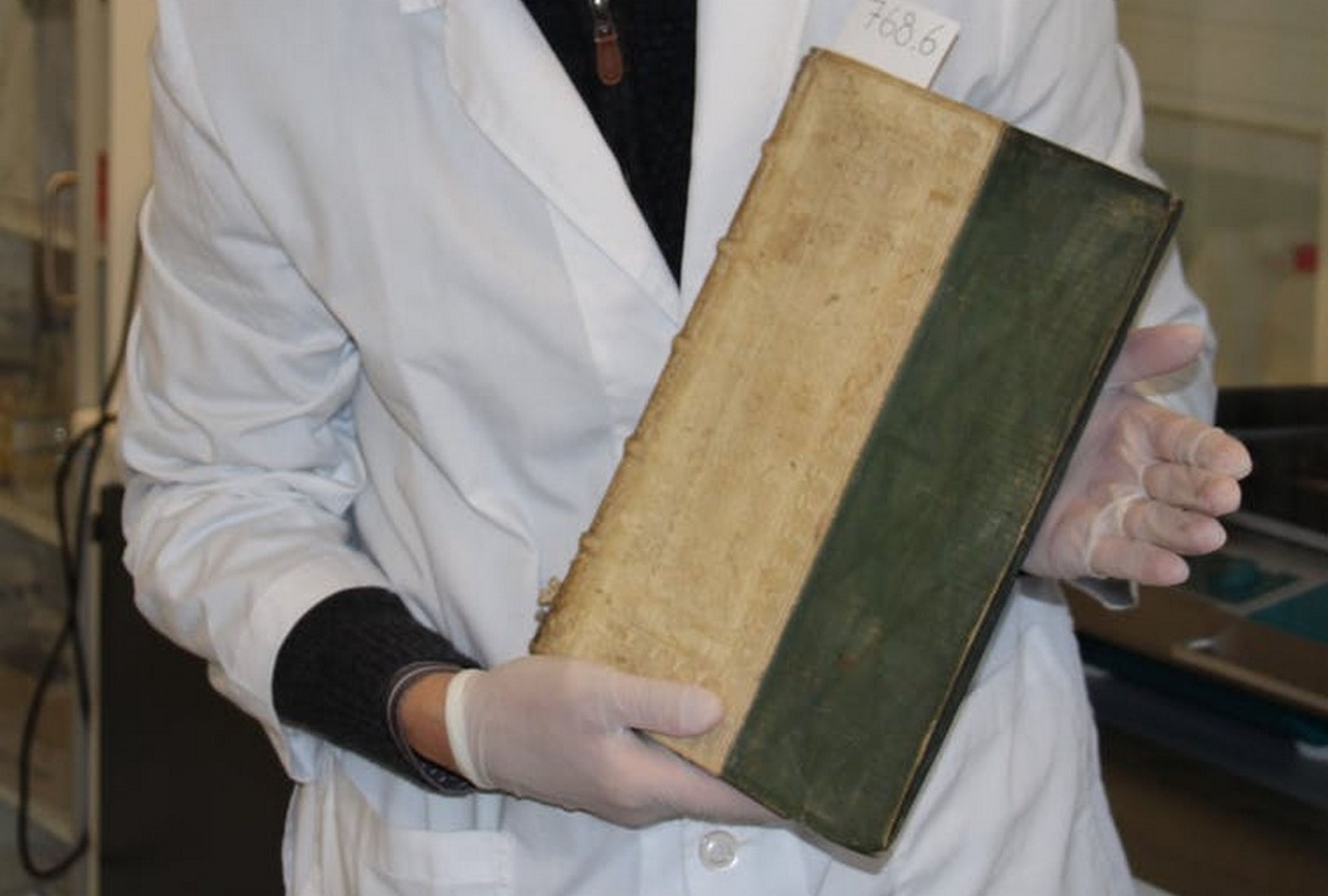 Encuentras tres libros venenosos del siglo XVII en una biblioteca danesa