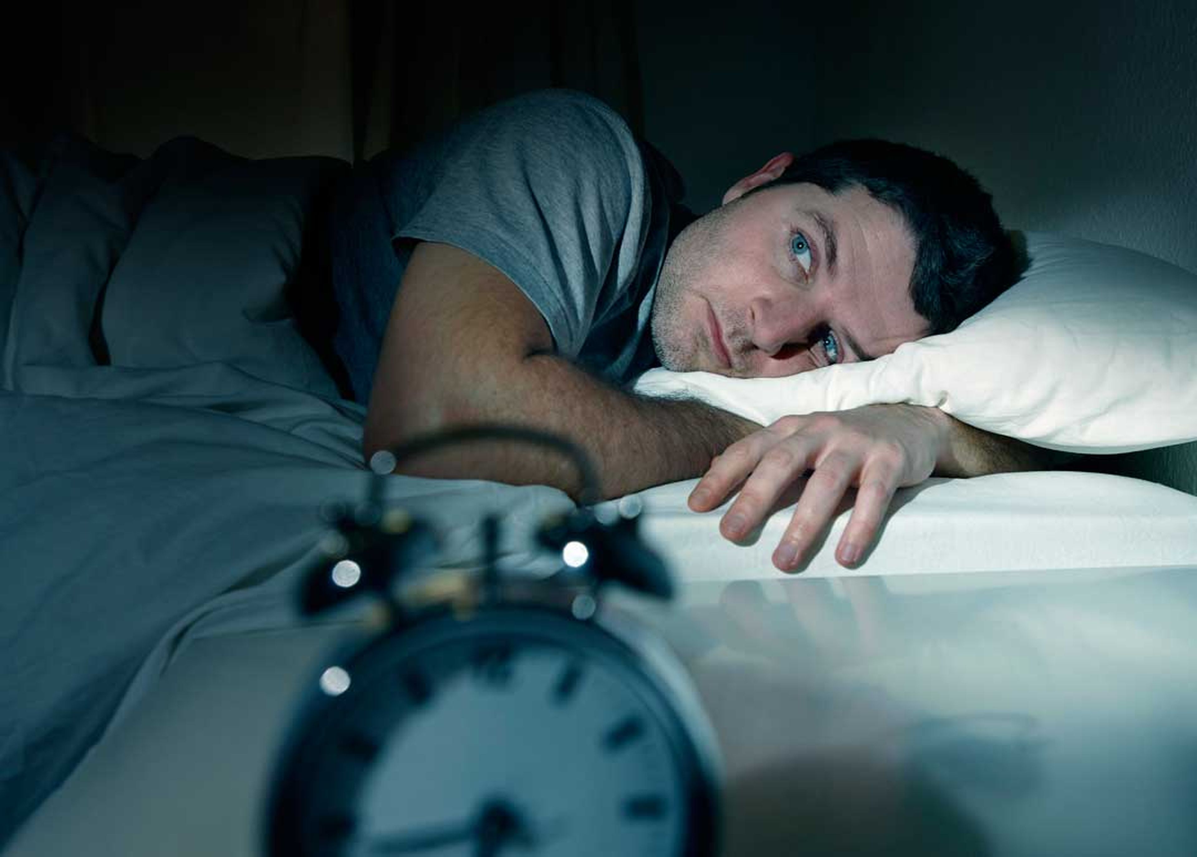 Hábitos que deberías dejar de hacer para dormir mejor