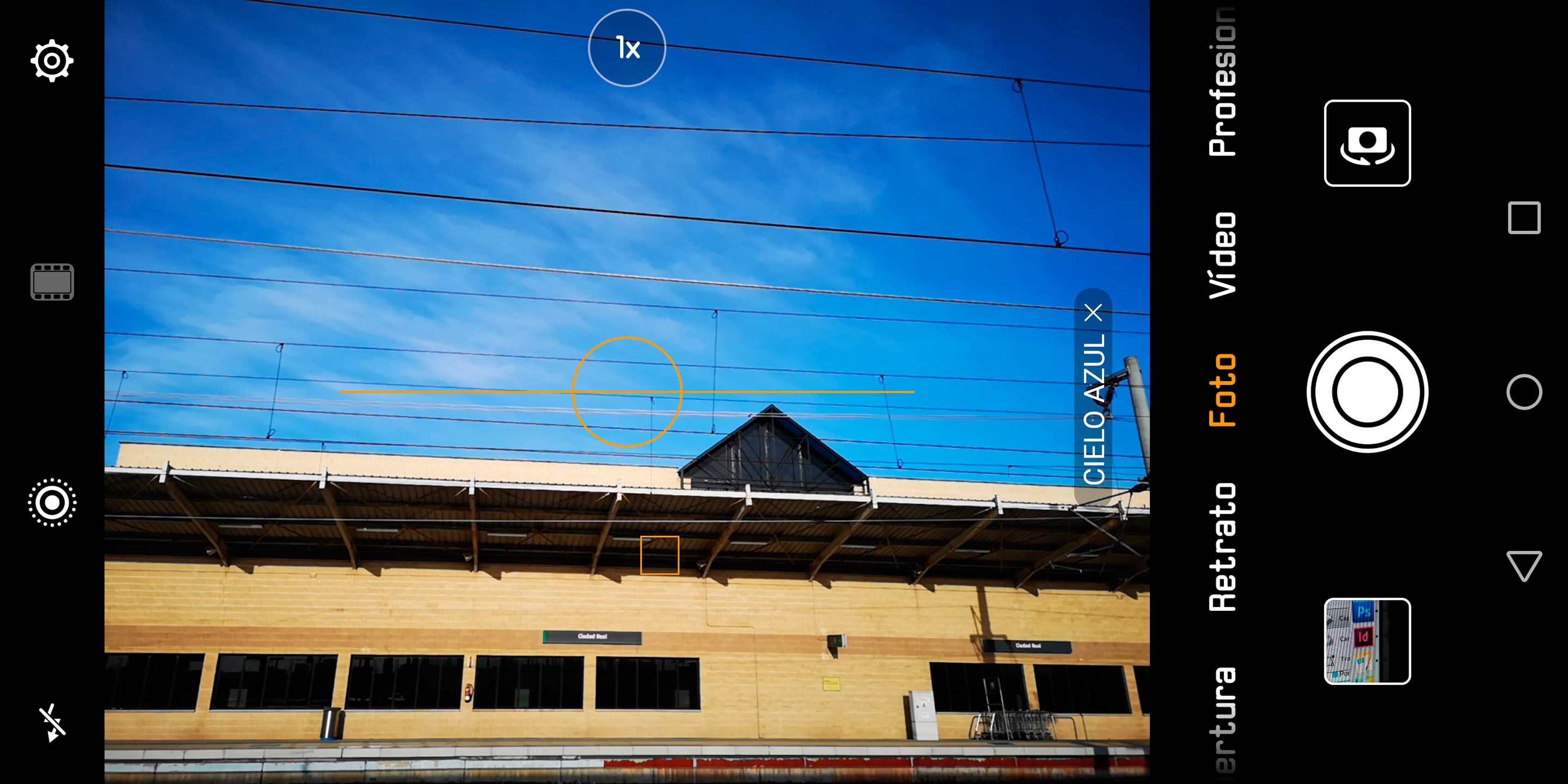 Pulsando sobre la ''X'' en ''cielo azul'', desactivamos el efecto de la IA en la fotografía en cuestión.