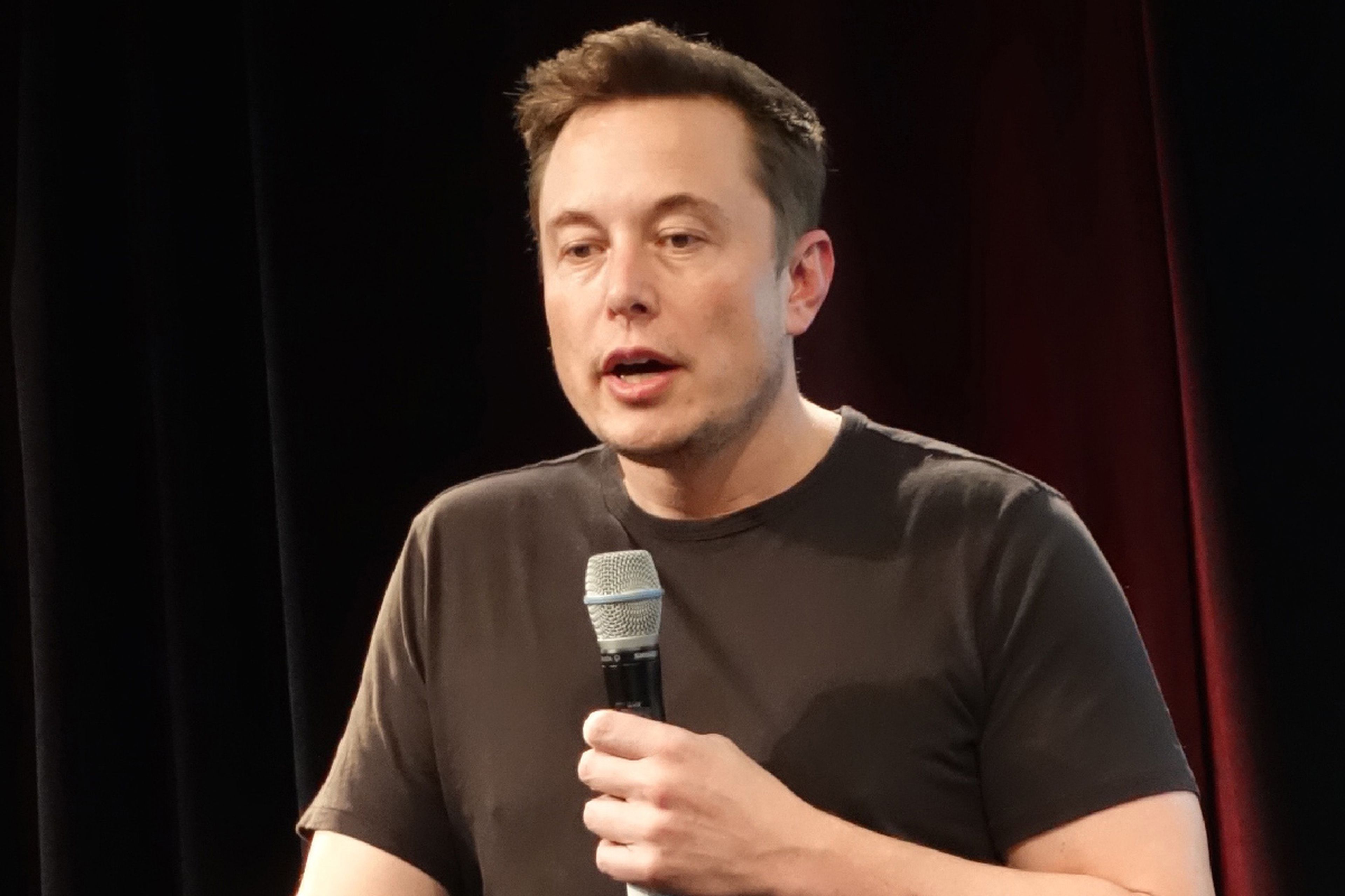 Los analistas señalan que Elon Musk debería dejar los mandos de Tesla