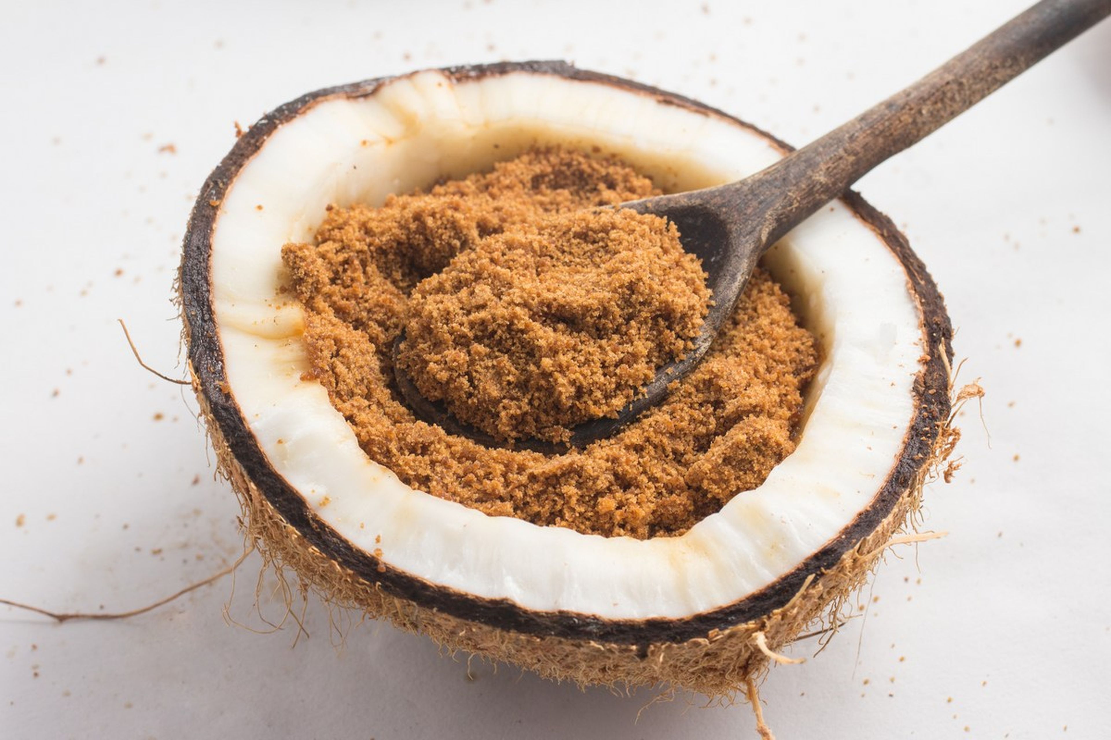 ¿El azúcar de coco que está tan de moda, es más sano que el azúcar blanco?