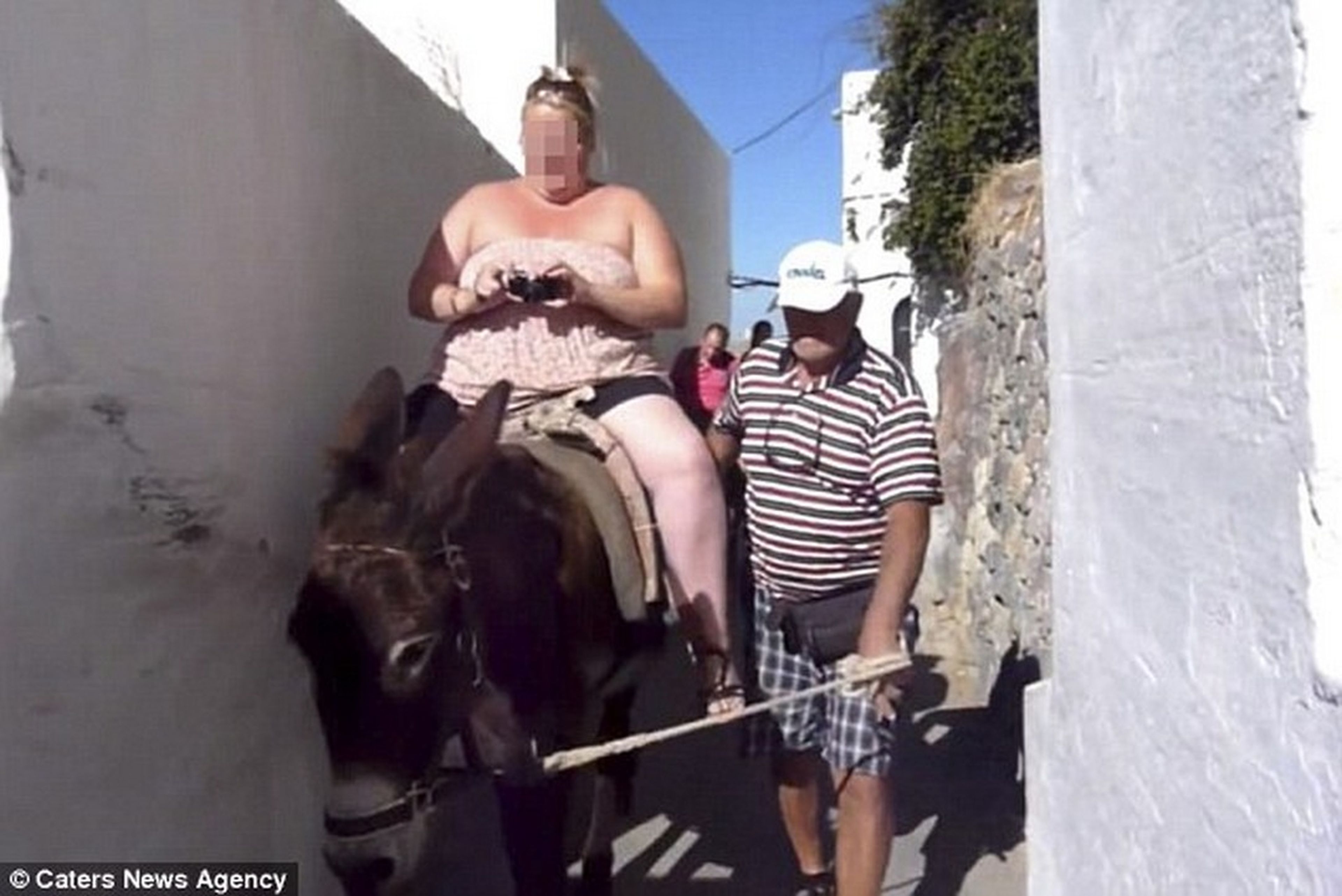 Los burros de Santorini no pueden con los turistas con sobrepeso