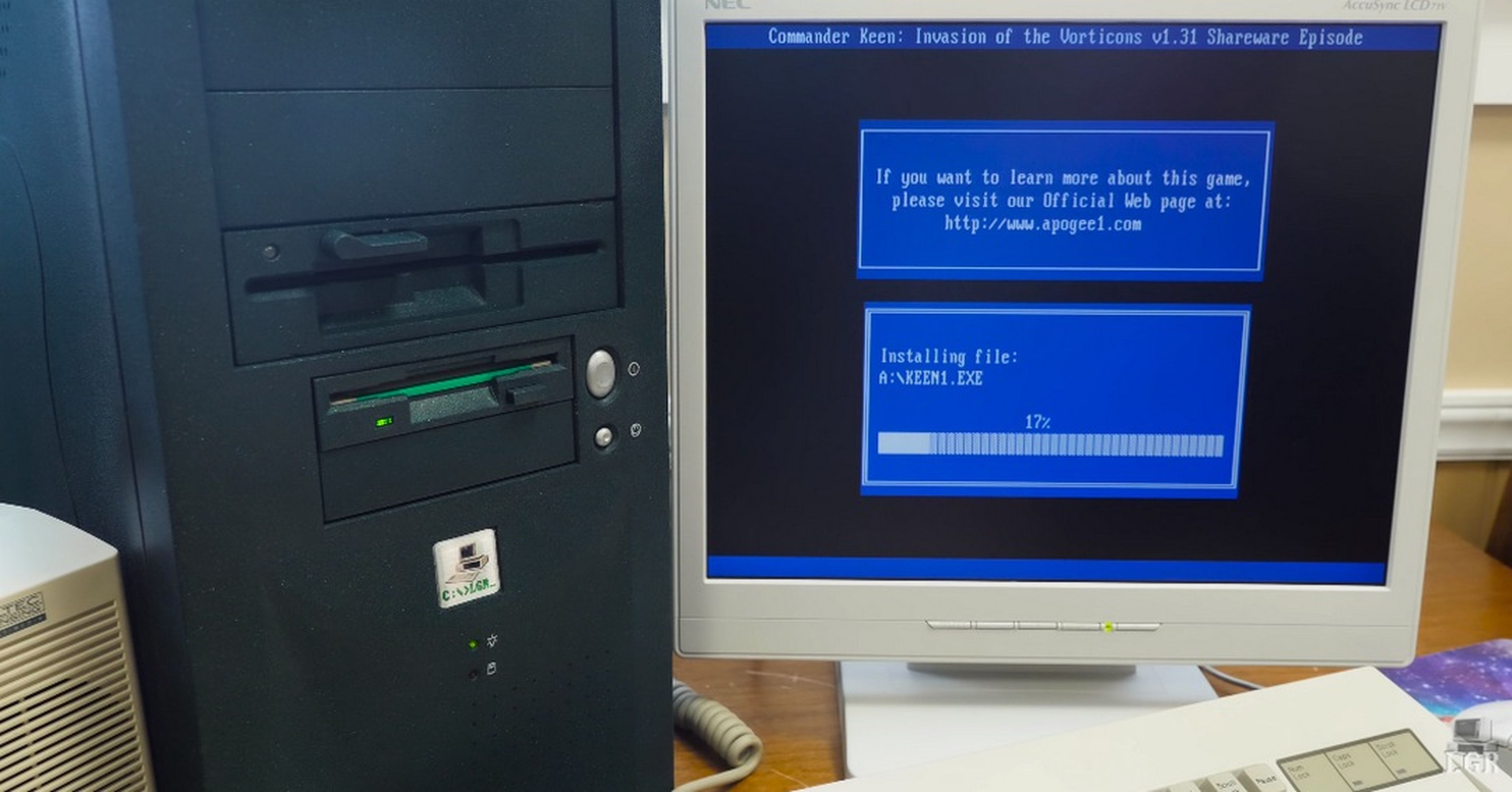 Consiguen ejecutar juegos en floppy disk en un móvil