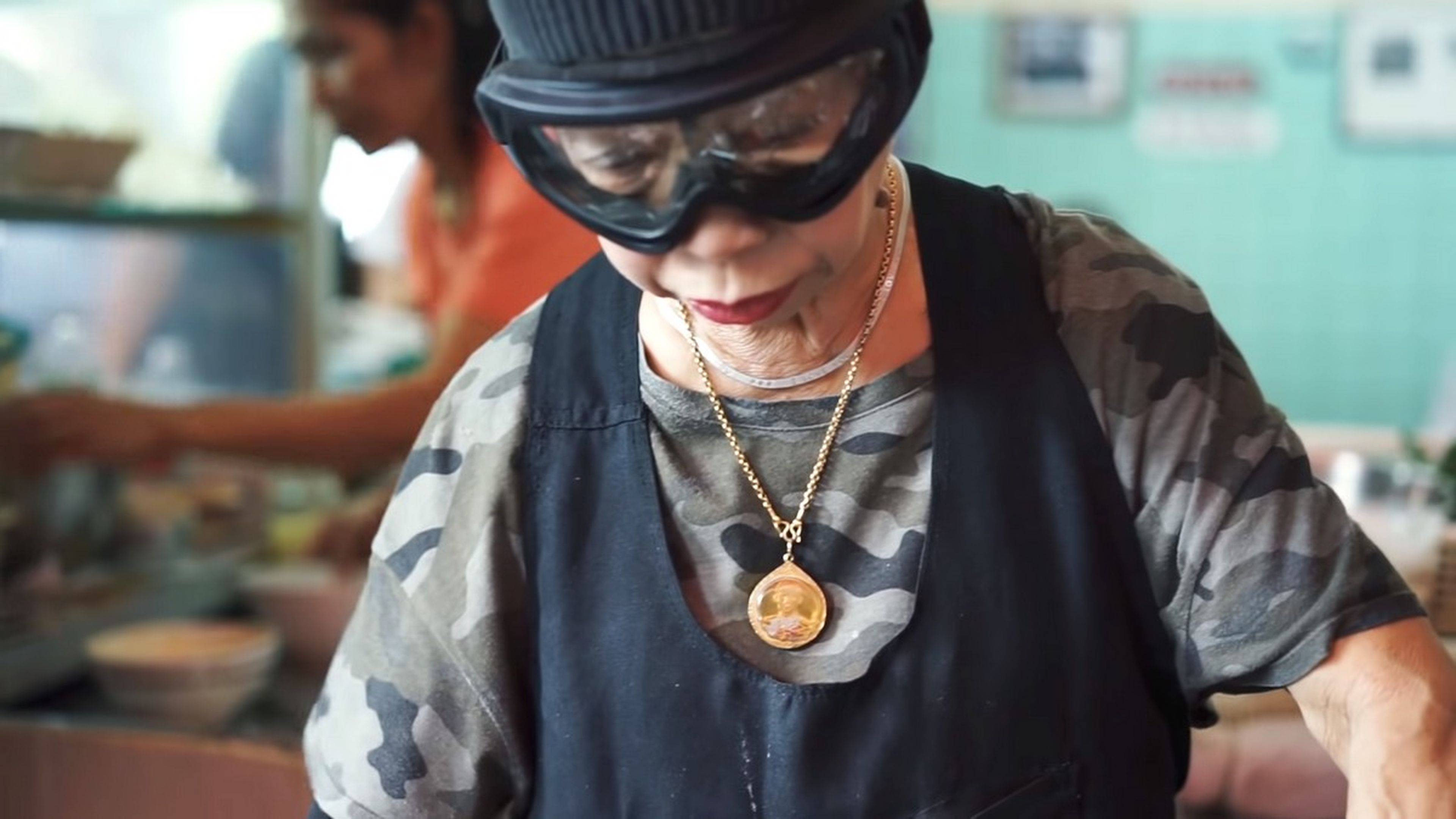 Jay Fai, la cocinera de comida callejera de 70 años con una estrella Michelín
