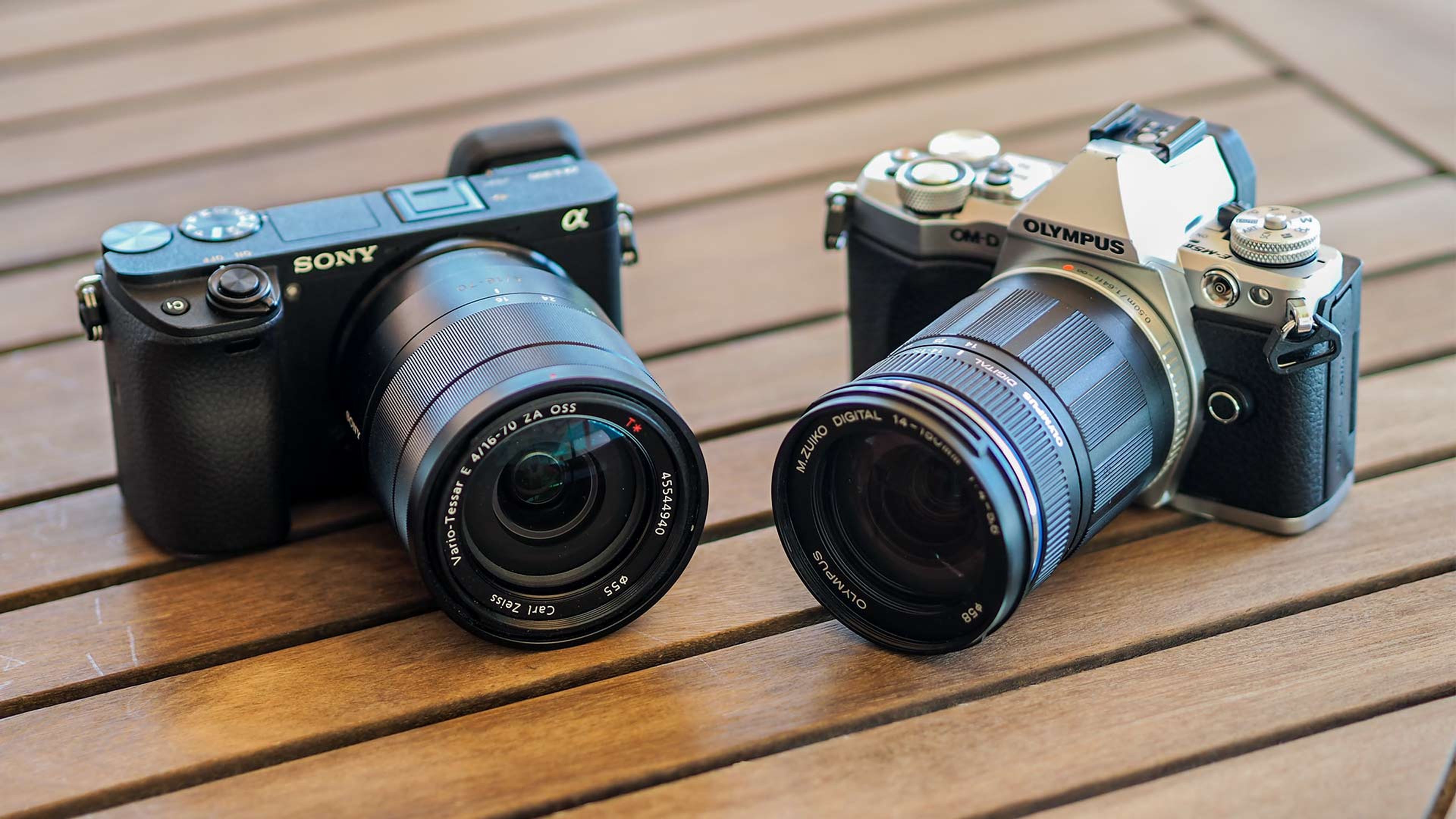 más lejos duda Sueño Sony a6300 vs Olympus OM-D E-M5 II: ¿Cuál es mejor cámara sin espejo para  un aficionado? | Computer Hoy