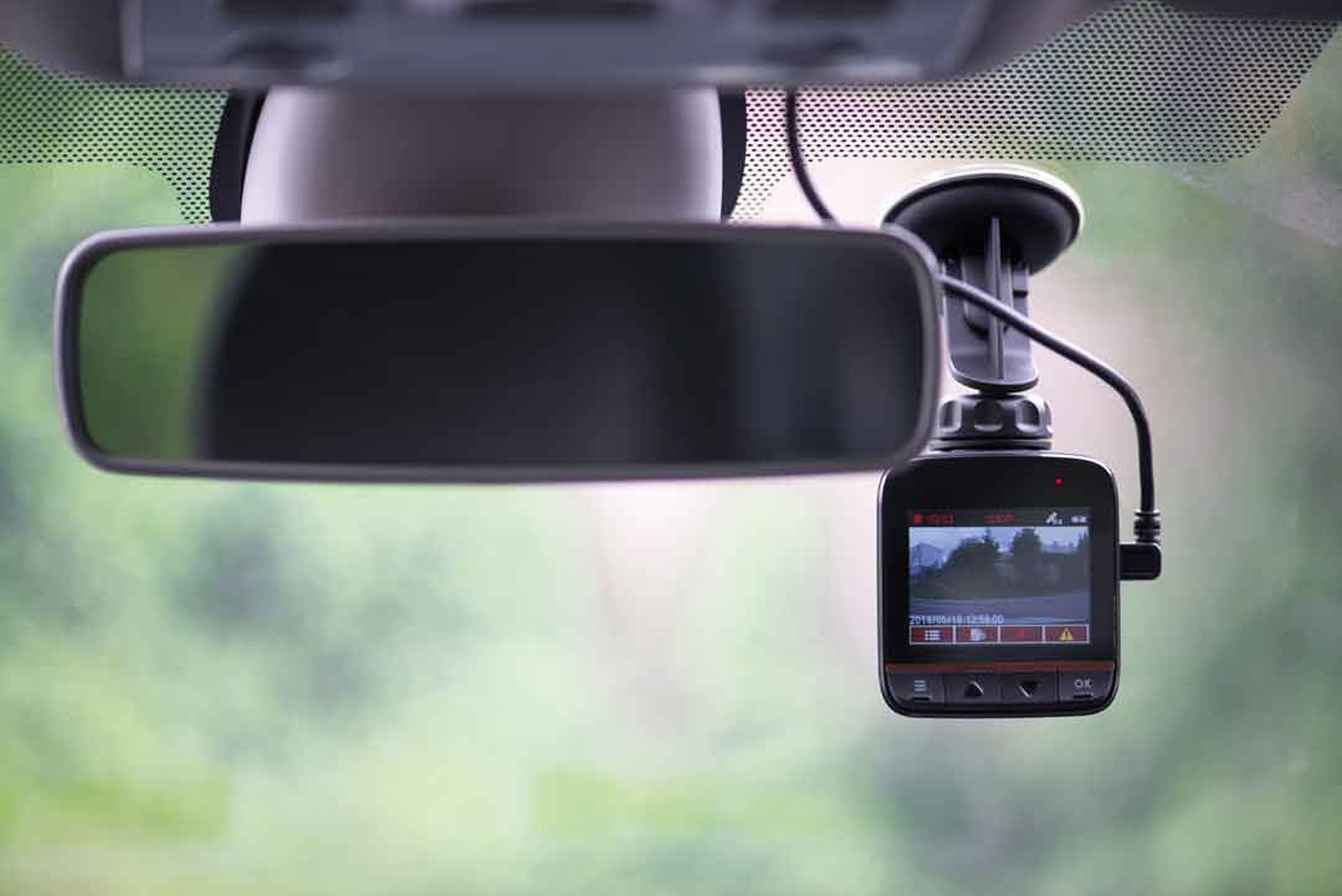 Hasta 1.500 euros de multa por llevar una cámara en el coche