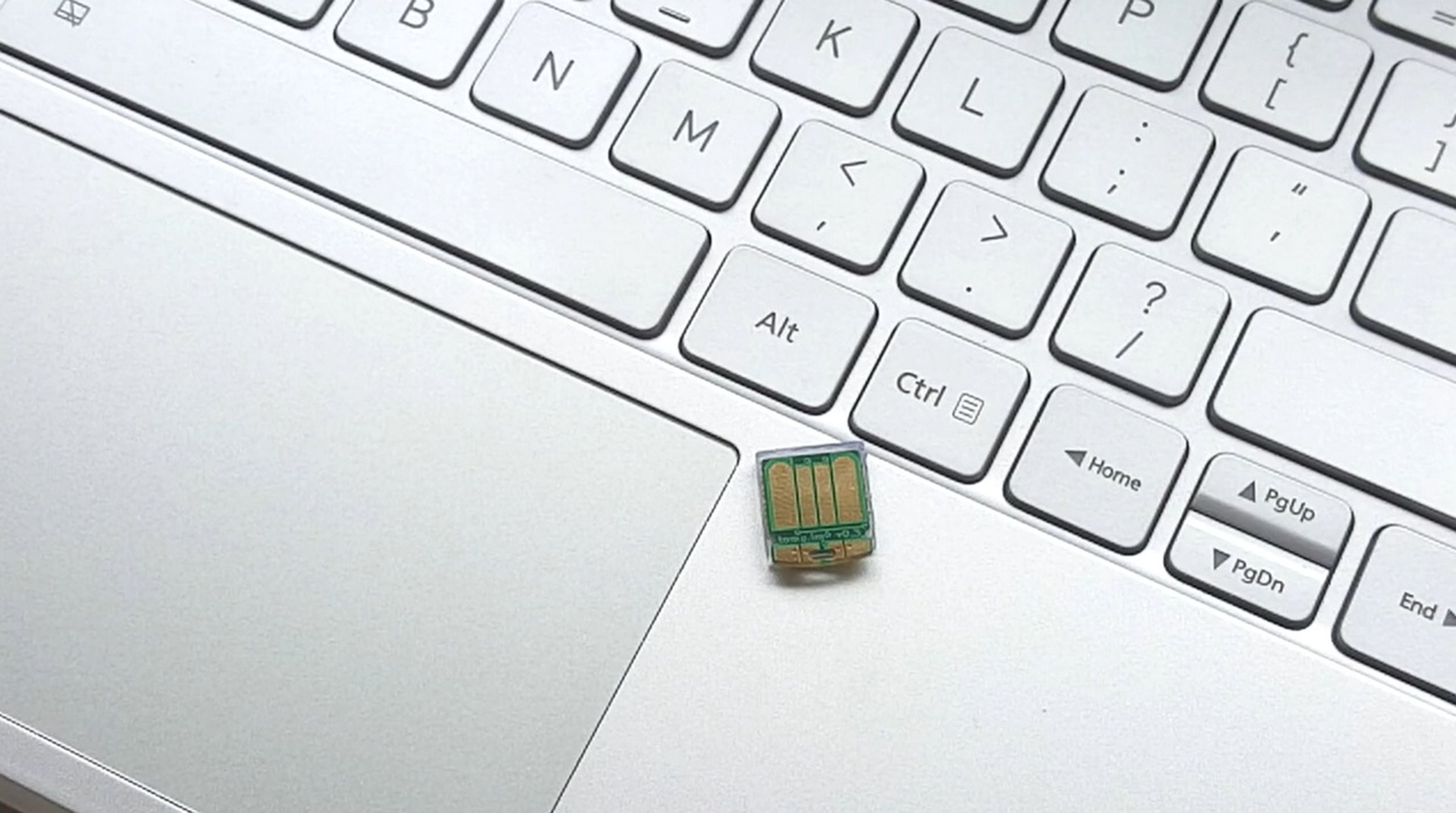 Tomu, el micro PC que cabe dentro de un puerto USB