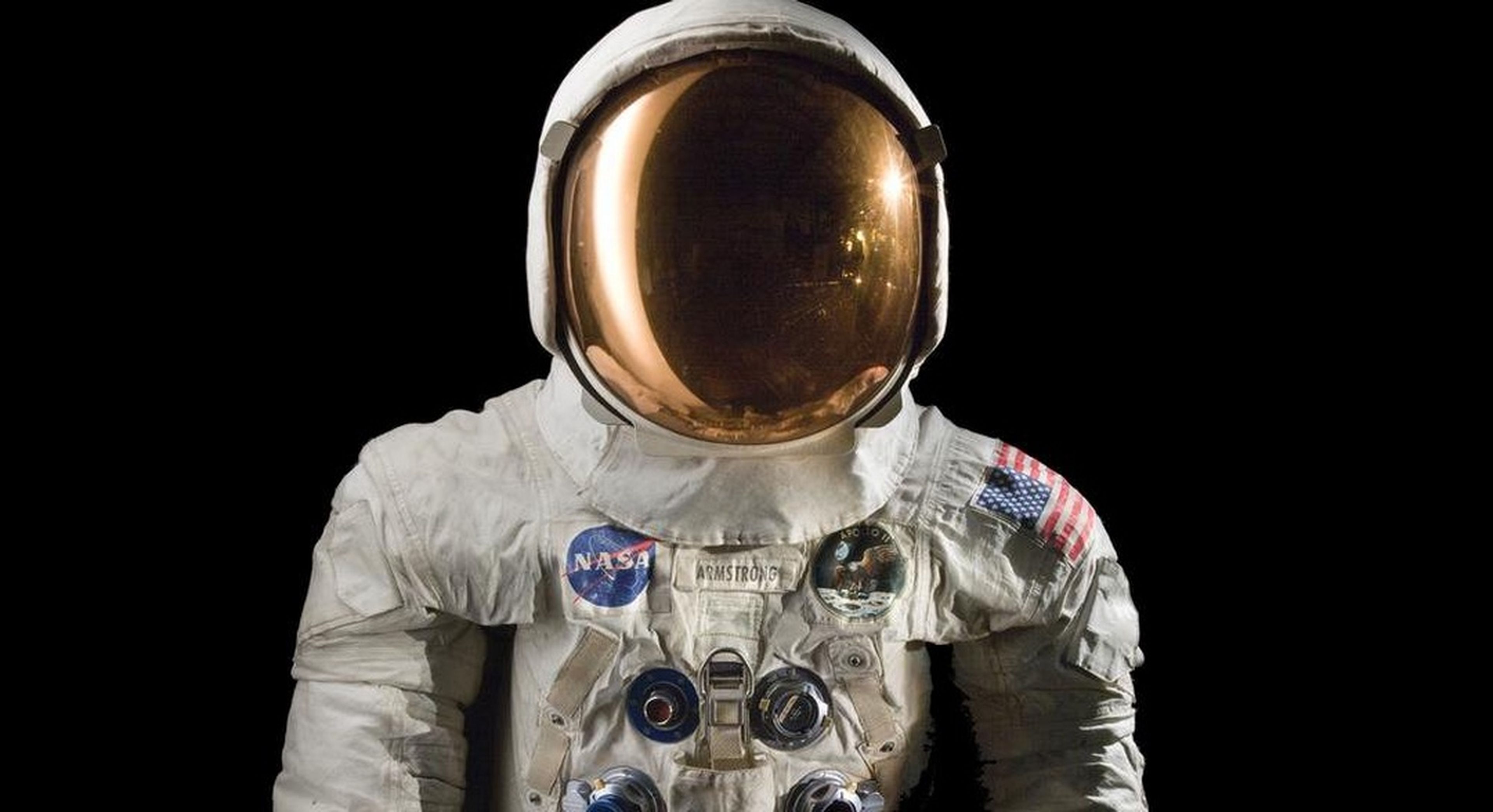 El traje que Neil Armstrong llevó en la Luna se está destruyendo