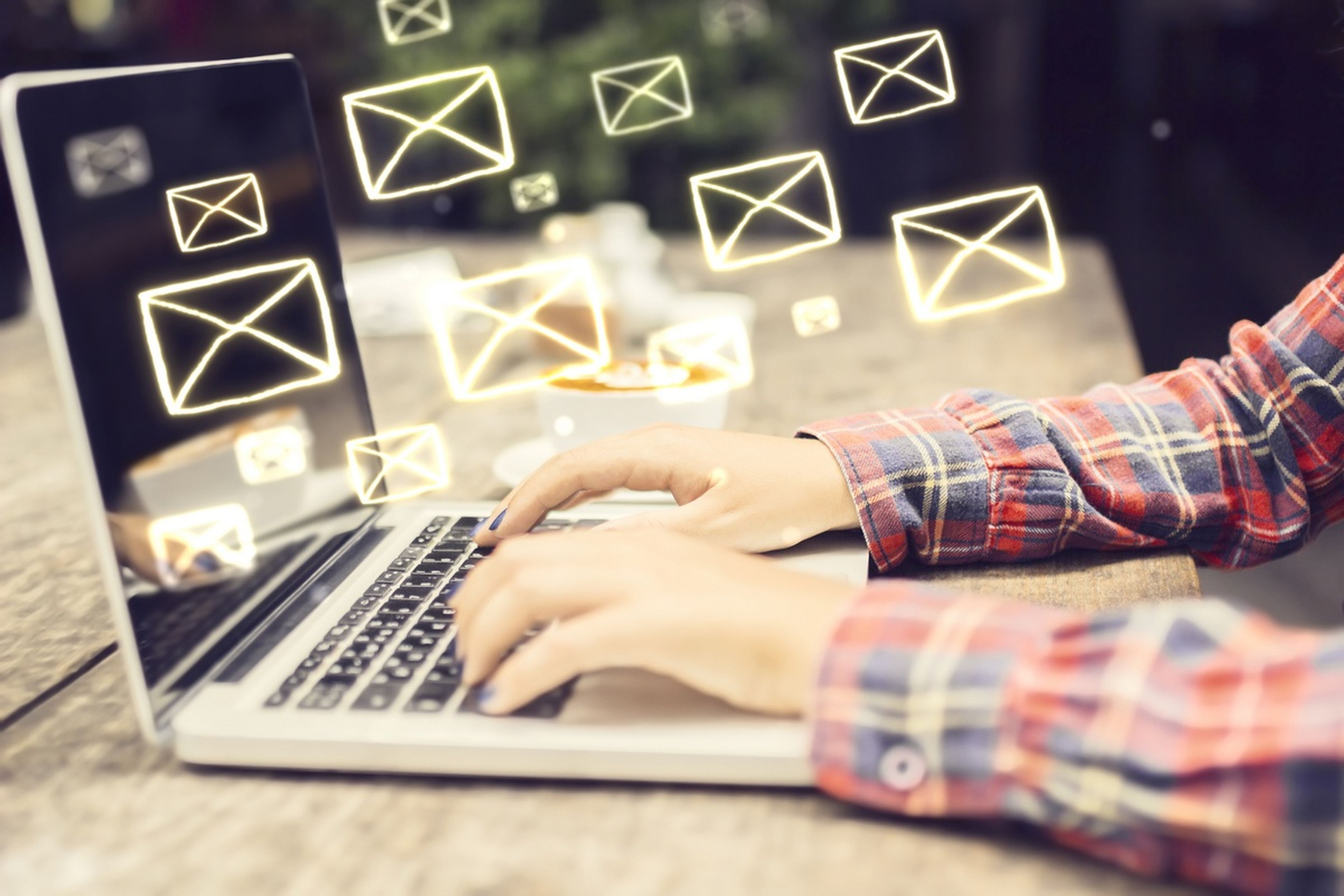 ¿Cuál es el mejor saludo en un email profesional?
