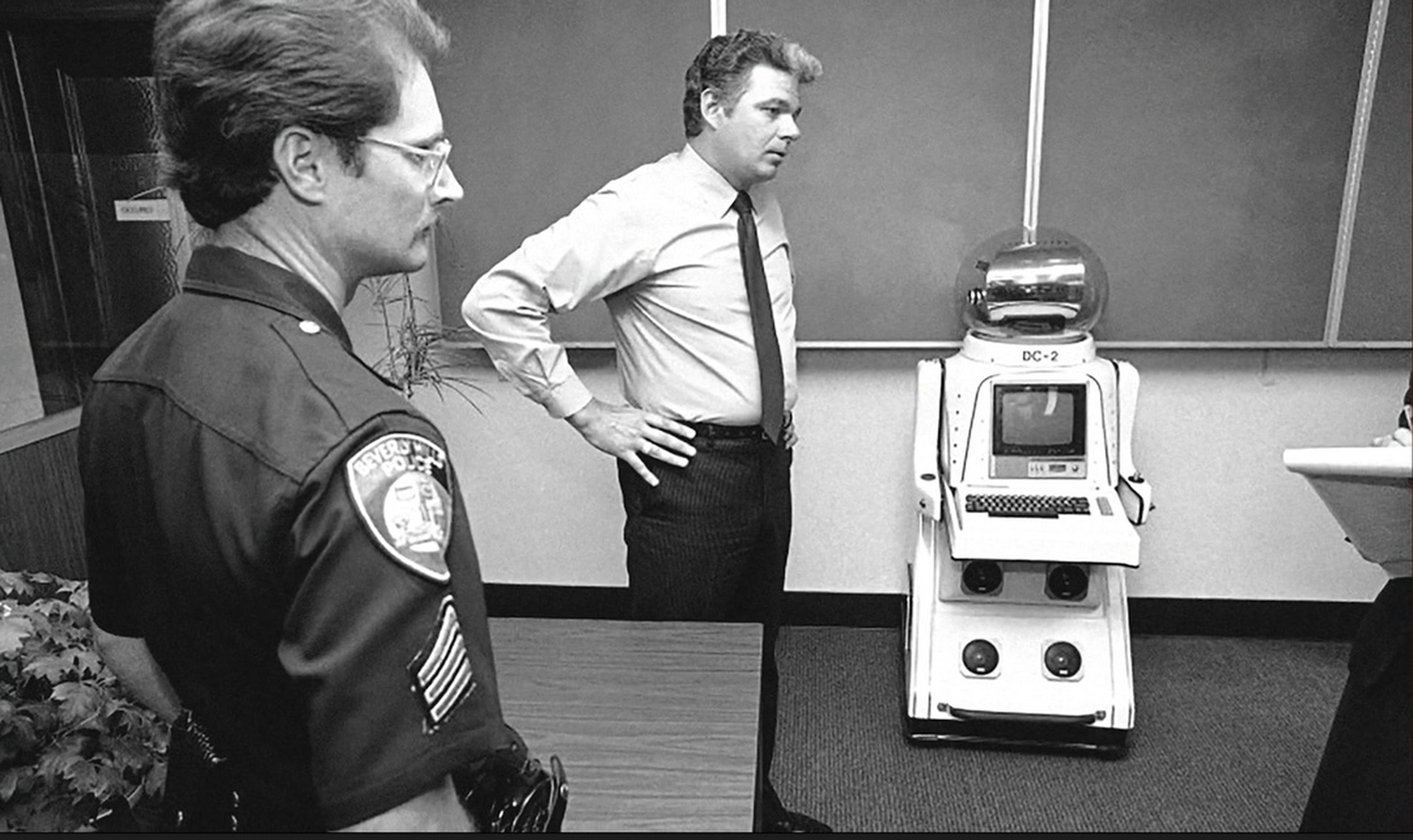 La curiosa historia del primer robot detenido por la policía