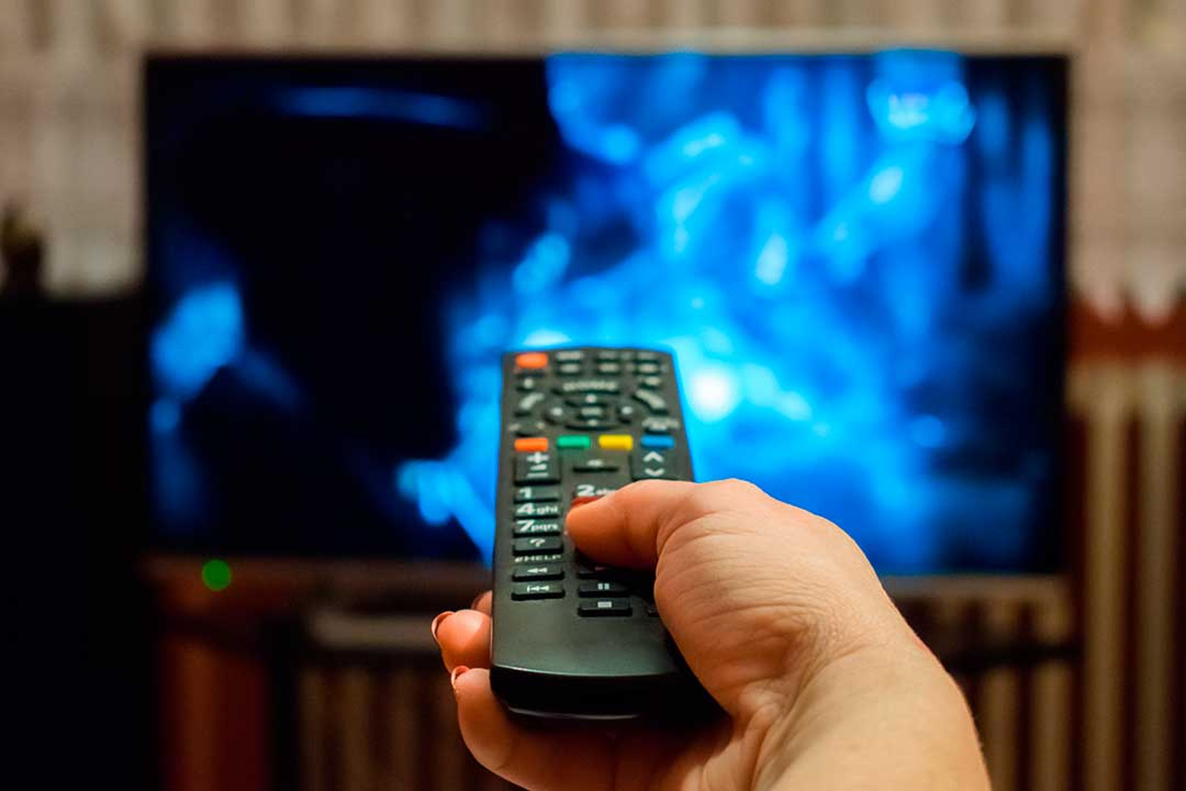 Cómo resintonizar los canales en un televisor con Android TV tras