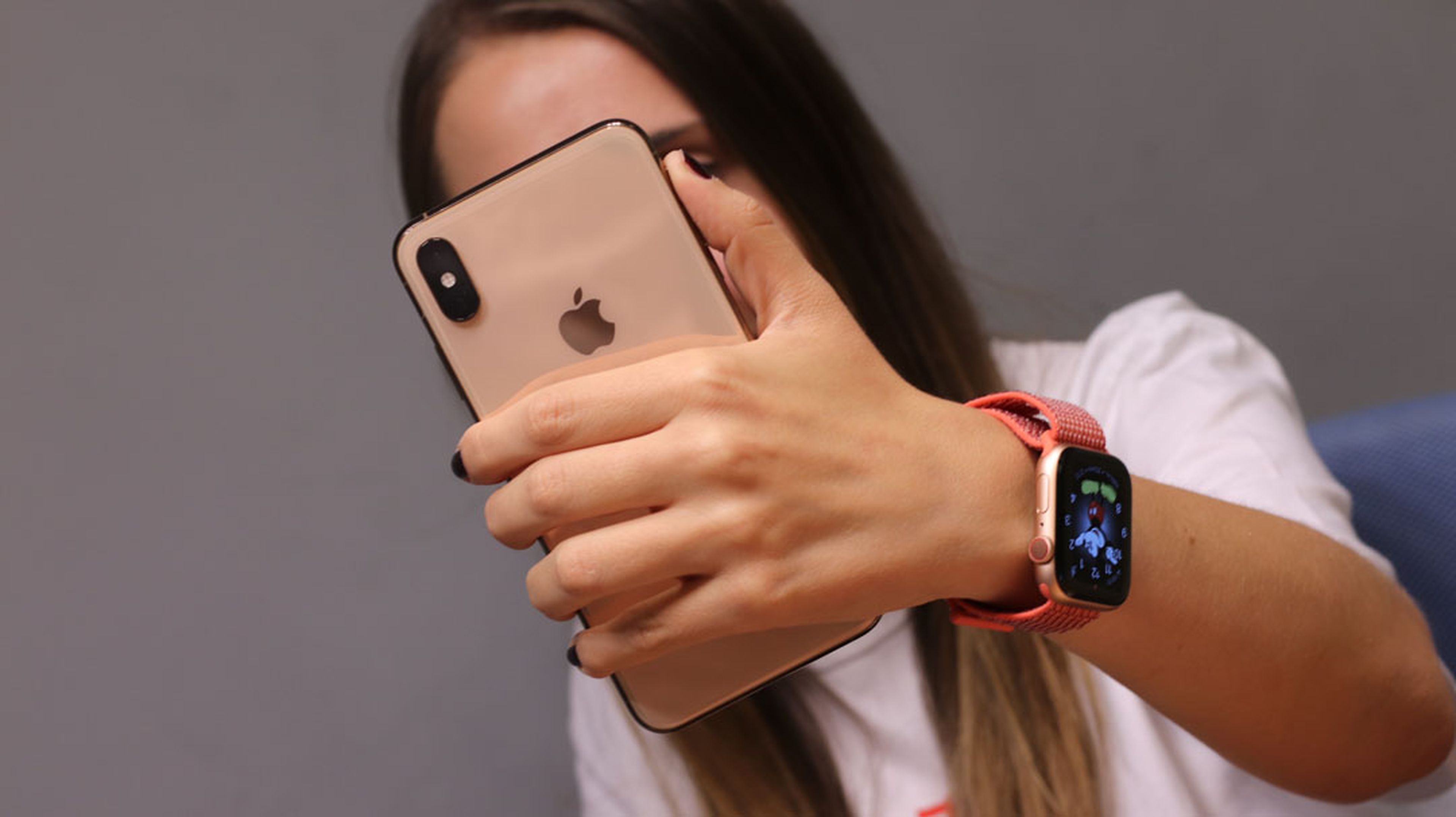 iPhone XS Max con el Apple Watch 4