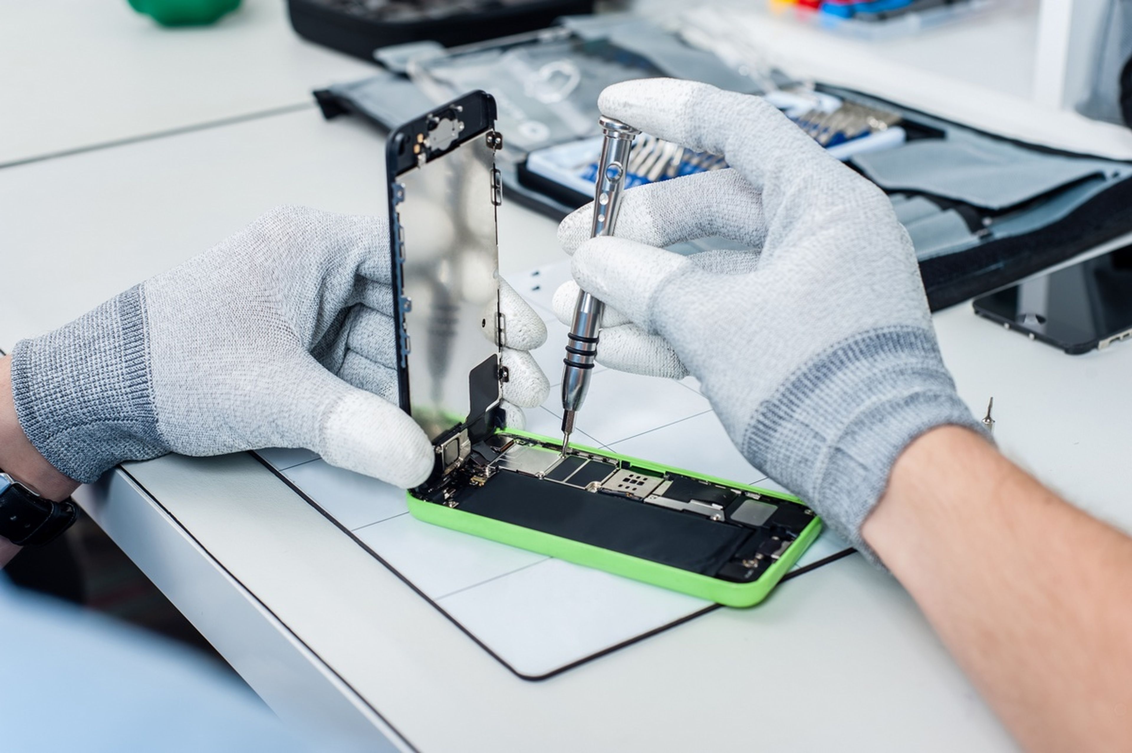 Motorola es el primer fabricante que vende kits de reparación de sus móviles