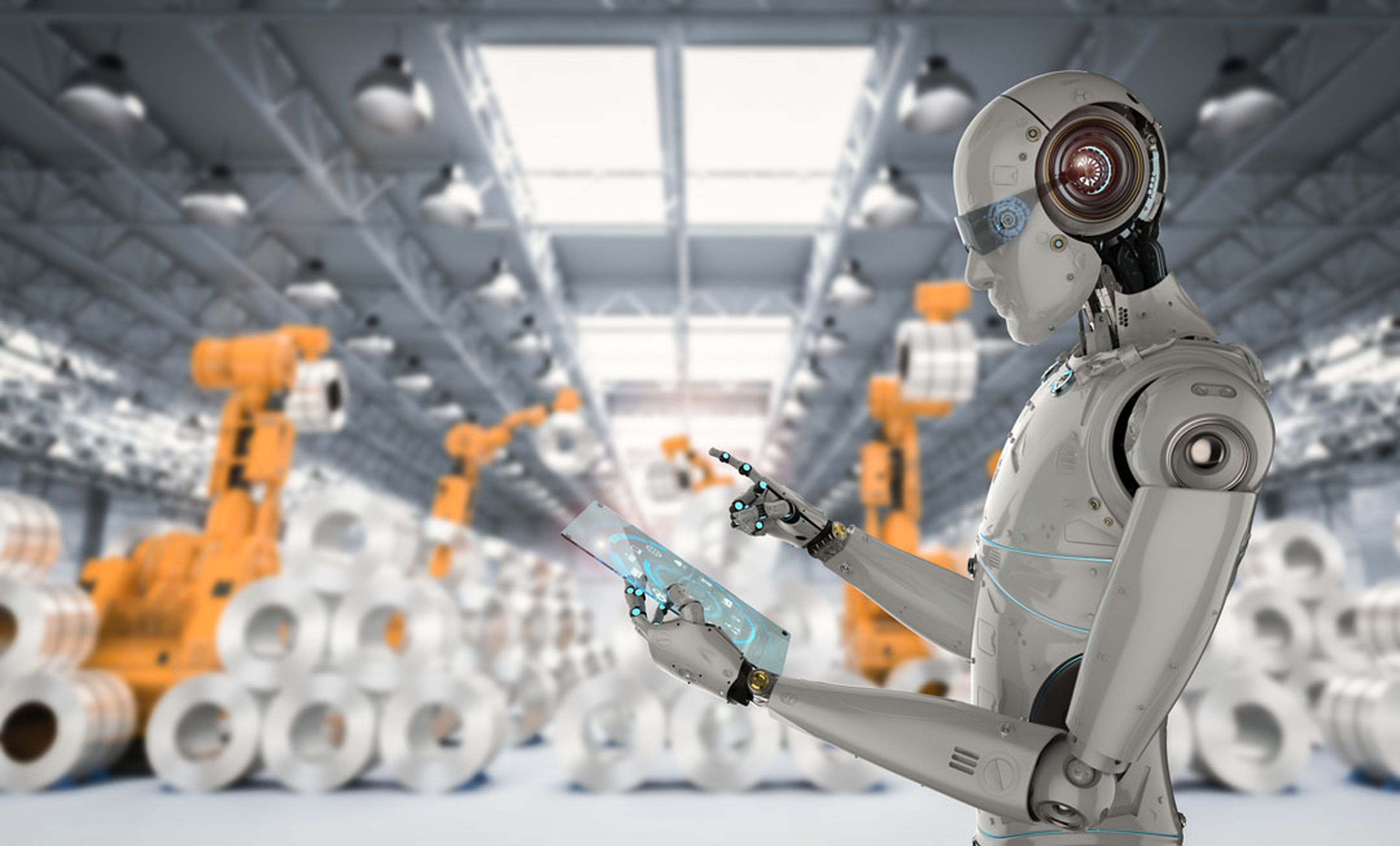 Trabajador robot en una fábrica