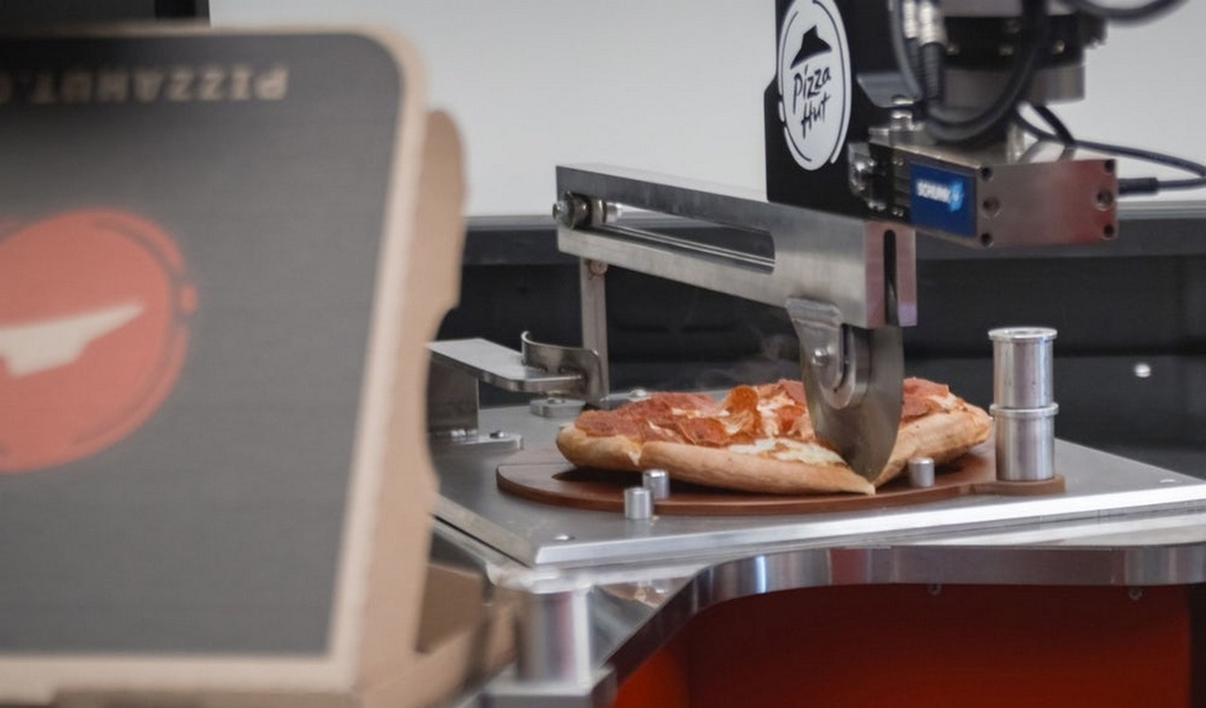El Toyota Tundra Pie Pro tiene un robot en el remolque que cocina pizzas