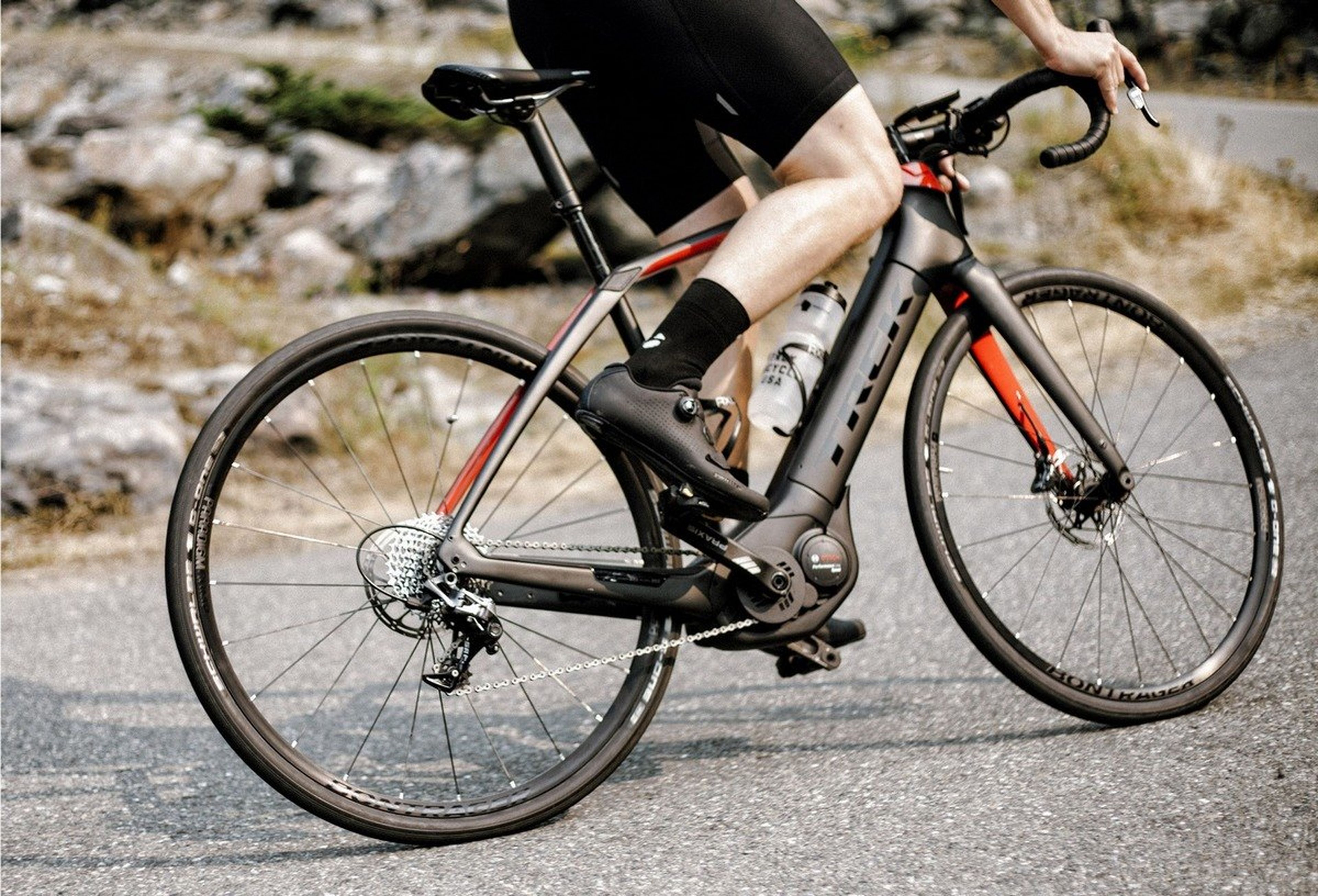 Esta bici eléctrica te permite pedalear a ritmo del Tour de Francia