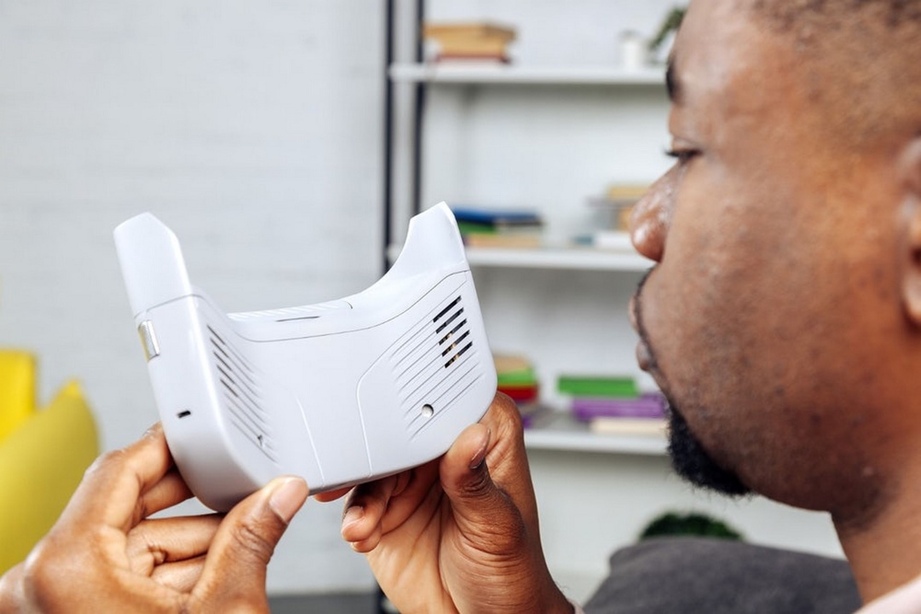 FeelReal VR, la máscara de realidad virtual que produce viento y olores