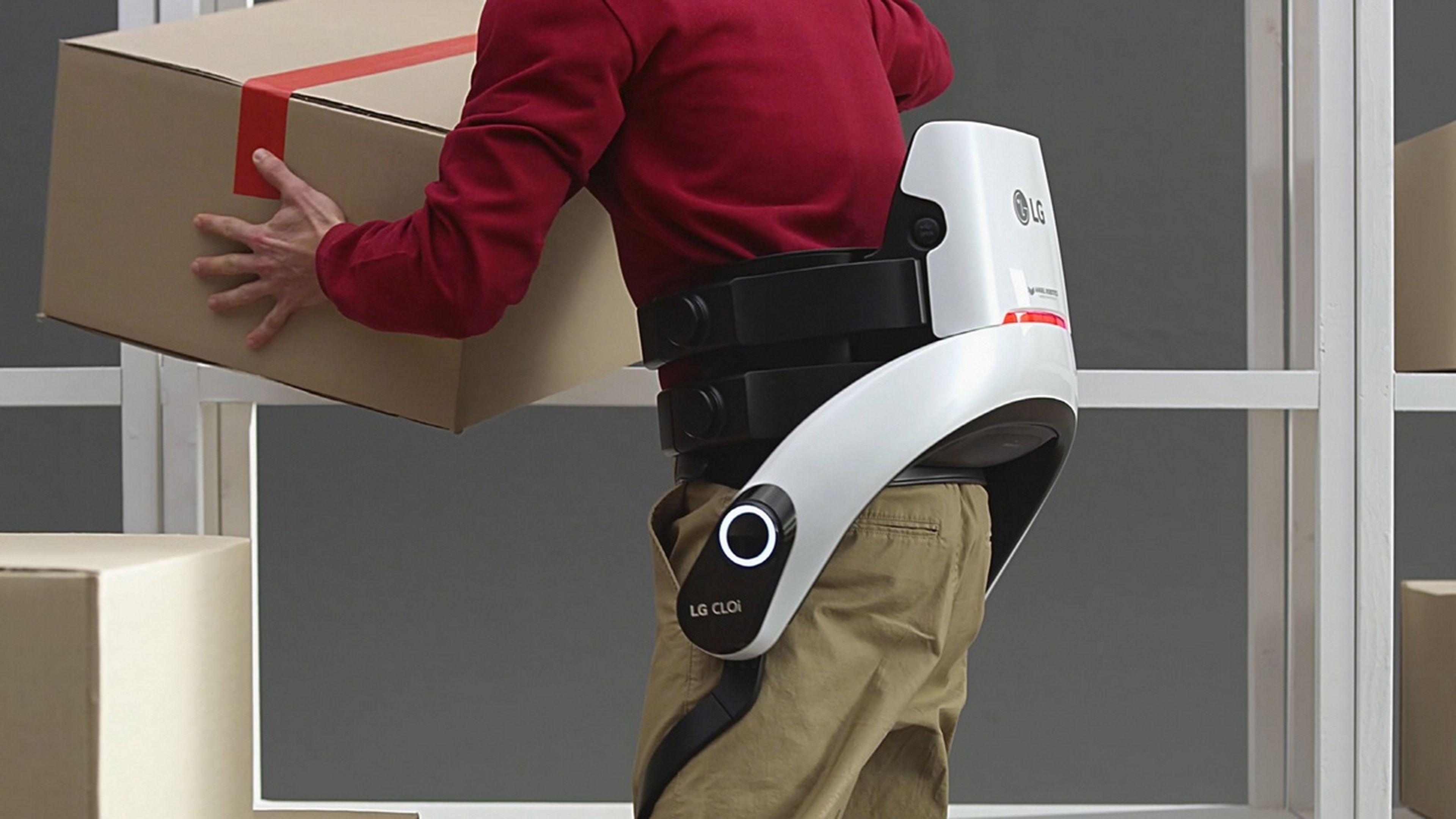 LG presenta un exoesqueleto que ayuda a levantar peso