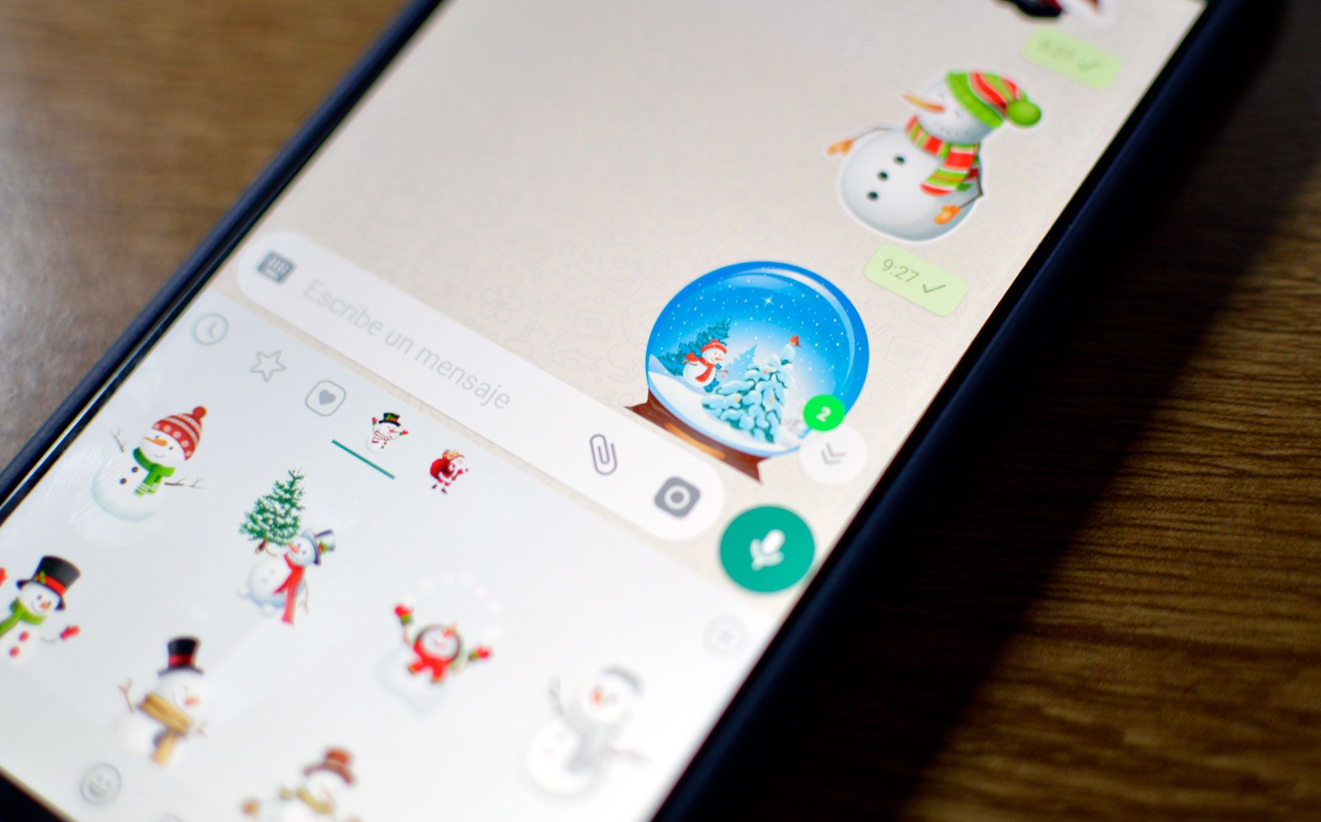 Empieza a felicitar ya la Navidad con estos stickers para WhatsApp