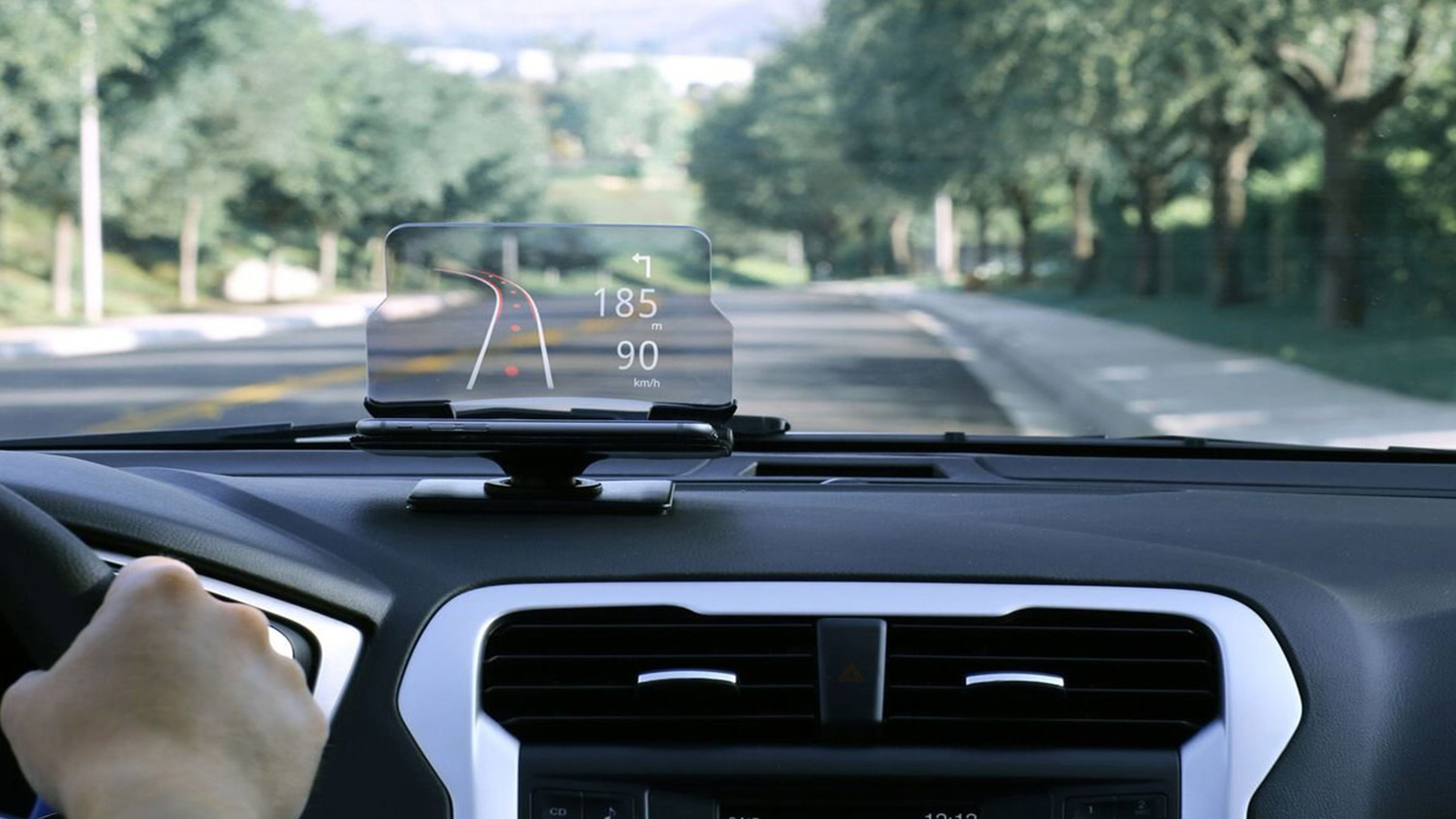 Qué es y cómo funciona el Head-up display en los coches