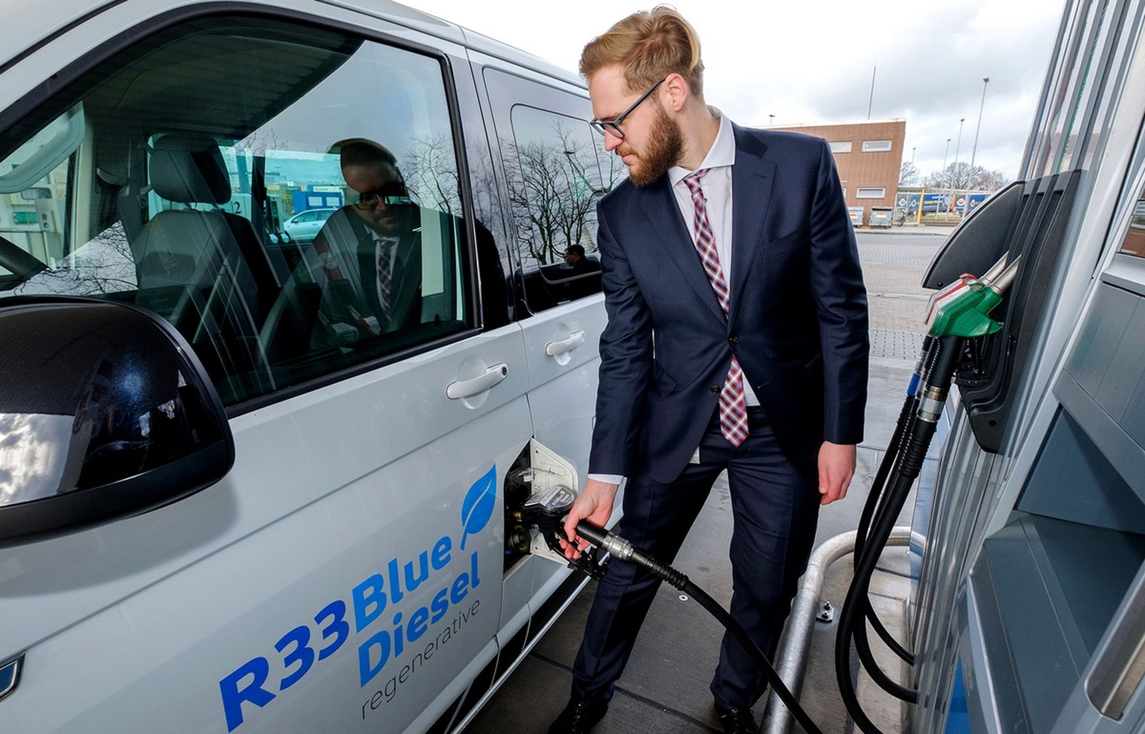 Qué es el Diésel R33, el nuevo diésel azul que revolucionará las gasolineras