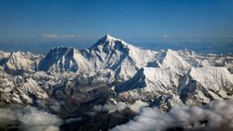 Encuentran gigantescas montañas a 660 km bajo tierra