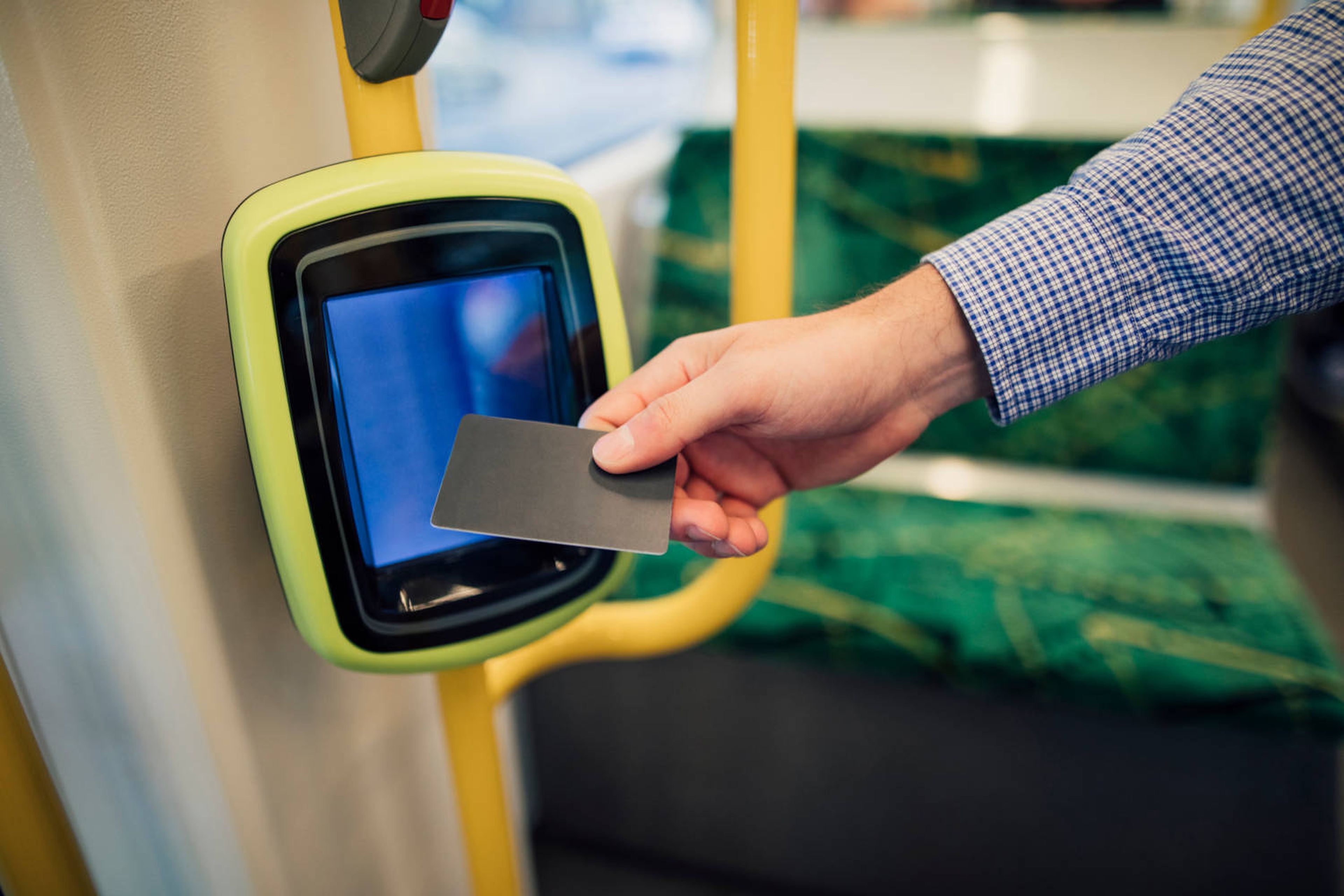 Pago contactless con tarjet autobús