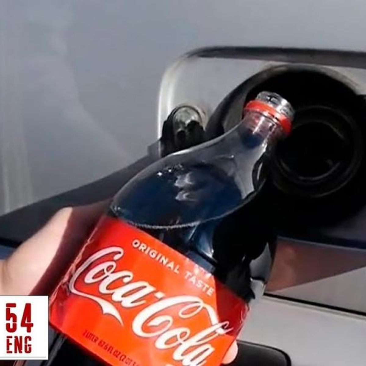 Qué ocurre si echamos Coca Cola en el depósito de combustible?