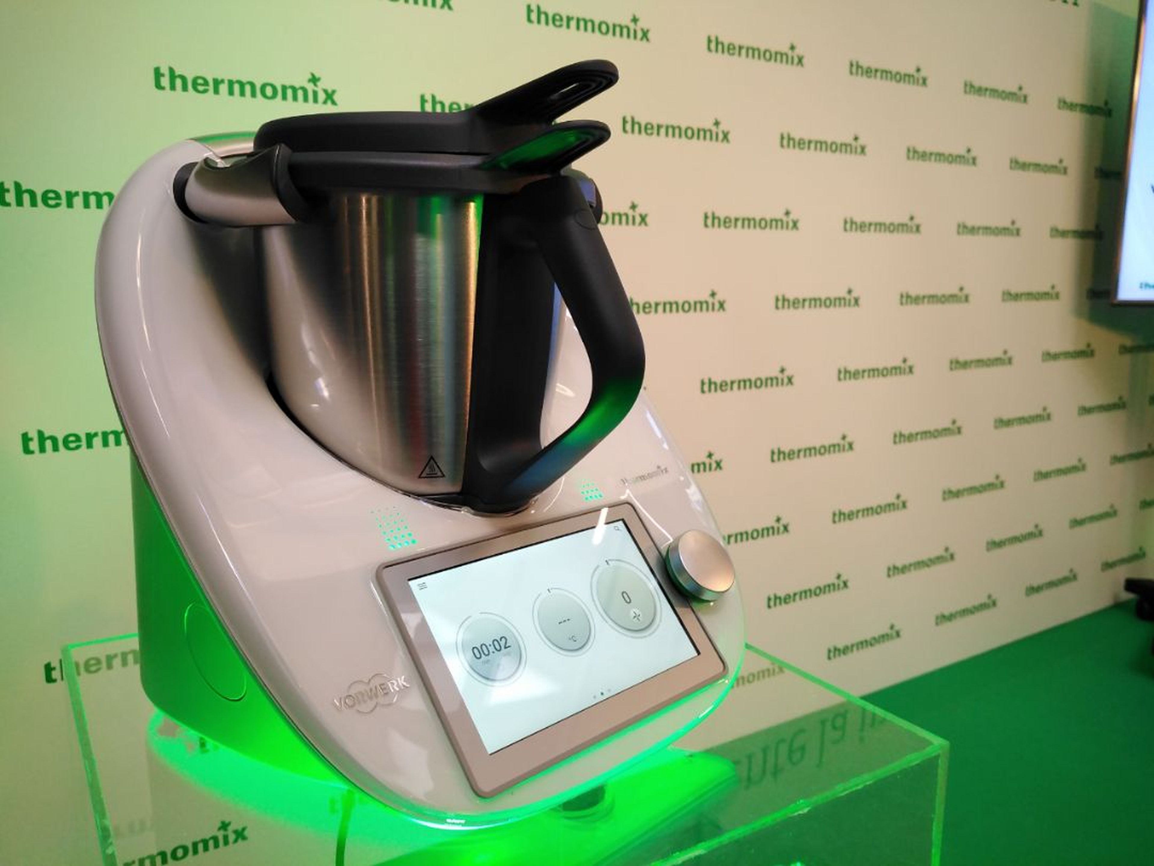 Robot de cocina Thermomix TM6 Vorwerk con accesorios de segunda mano