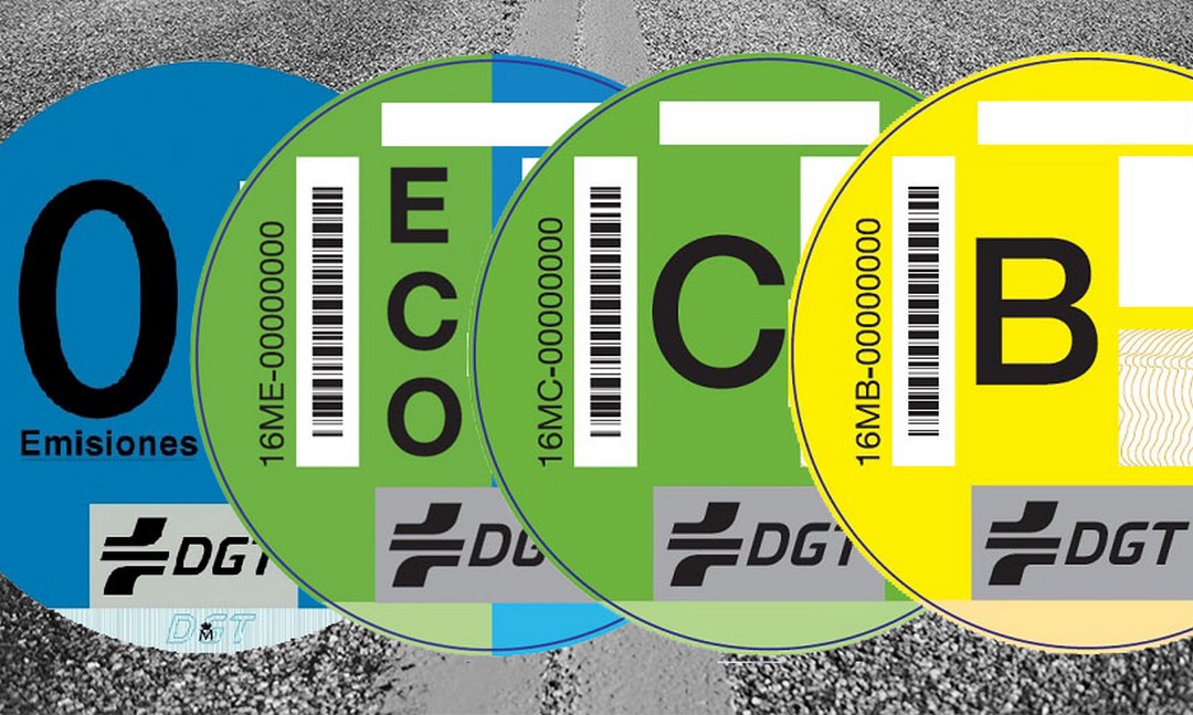 La DGT aclara cómo colocar la etiqueta medioambiental para evitar multas