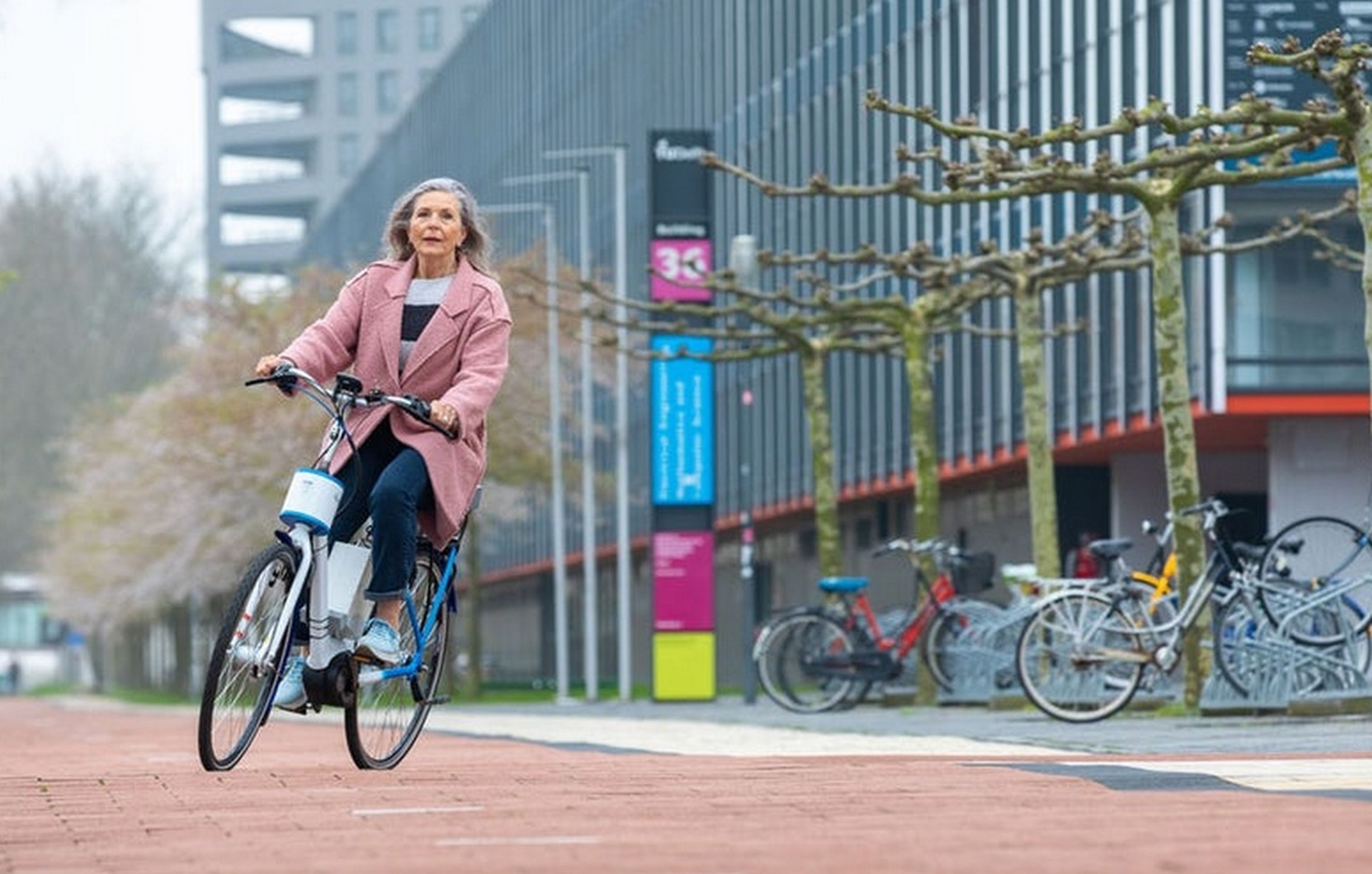 Esta bici eléctrica tiene asistente de estabilidad para personas mayores