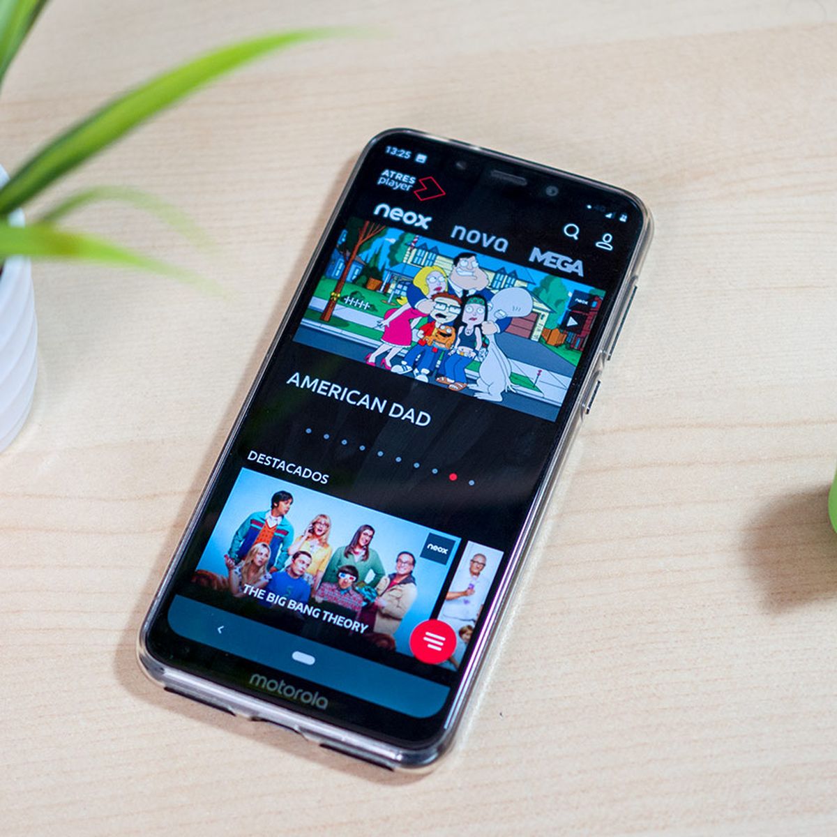 Cuál es la mejor aplicación para ver canales gratis en Android TV:  enfrentamos TDT Channels, Pluto TV, Tivify y Rlaxx TV
