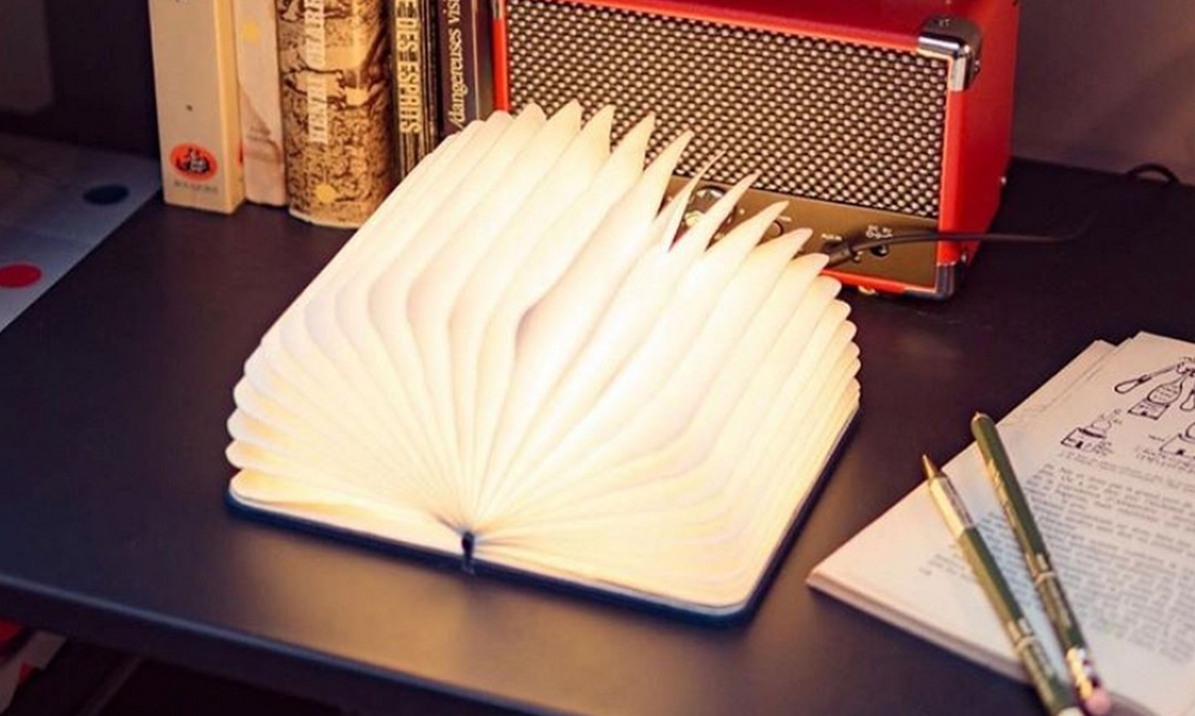 Lumio, la lámpara libro portátil y plegable con infinitas posibilidades