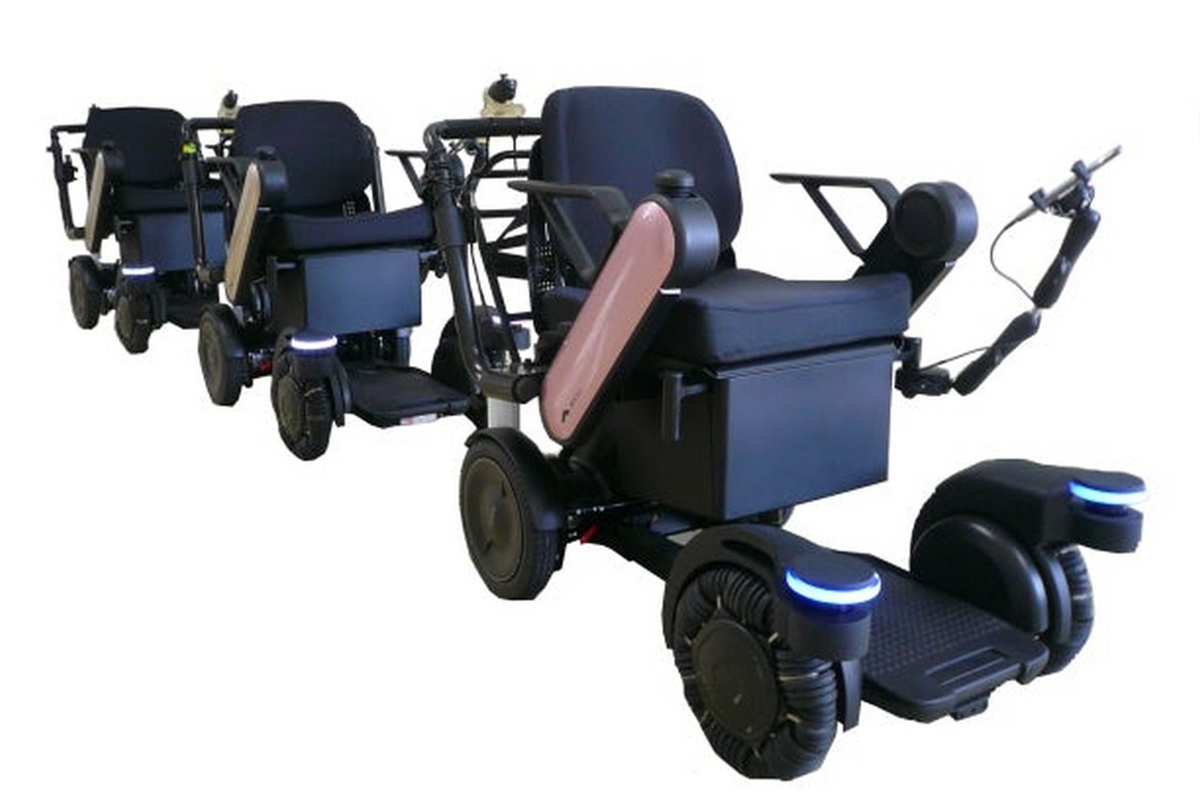 El aeropuerto de Tokio ofrece sillas de ruedas autónomas para trasladar a personas mayores