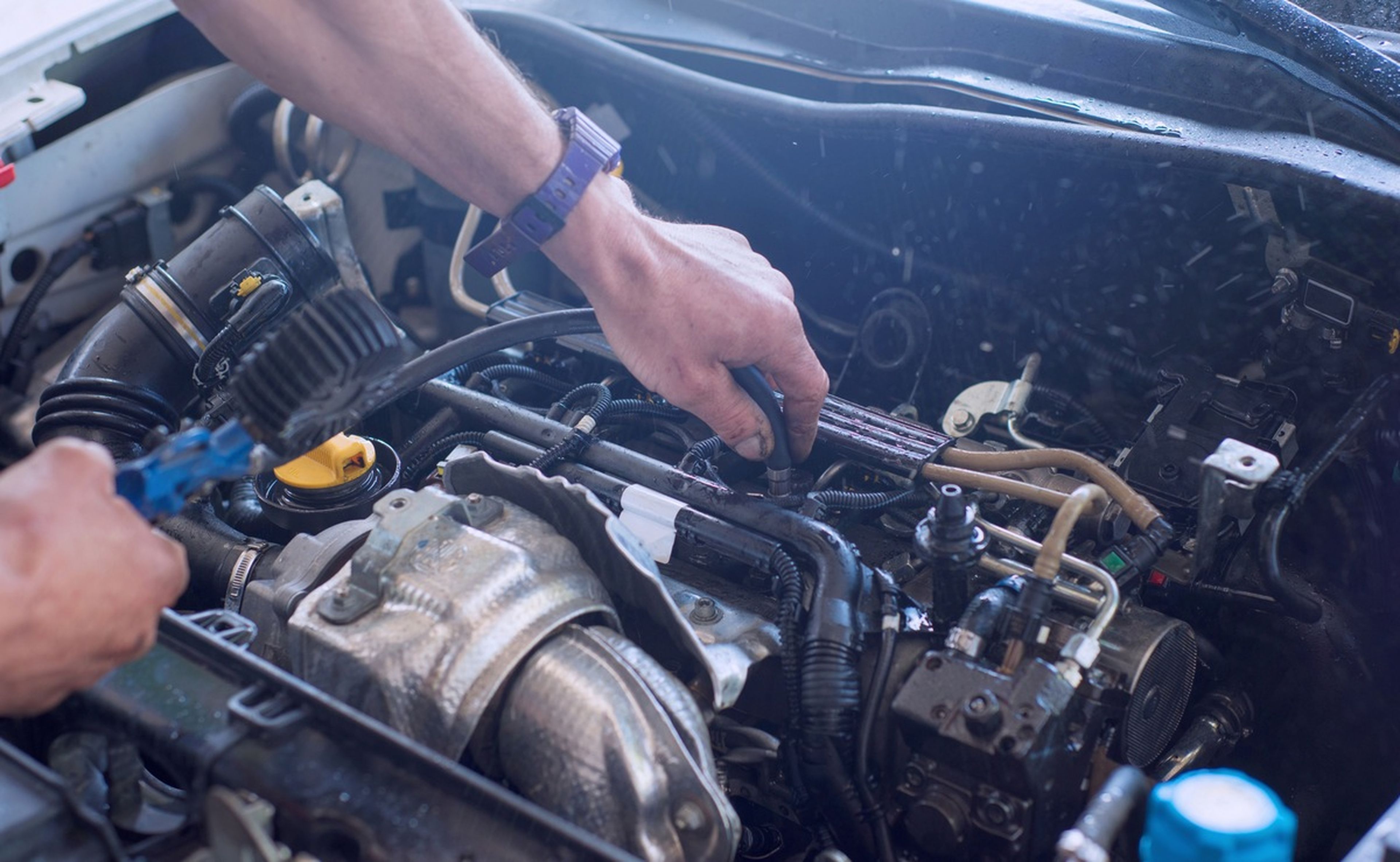 ¿Es cierto que la gasolina limpia los inyectores de un coche díesel?