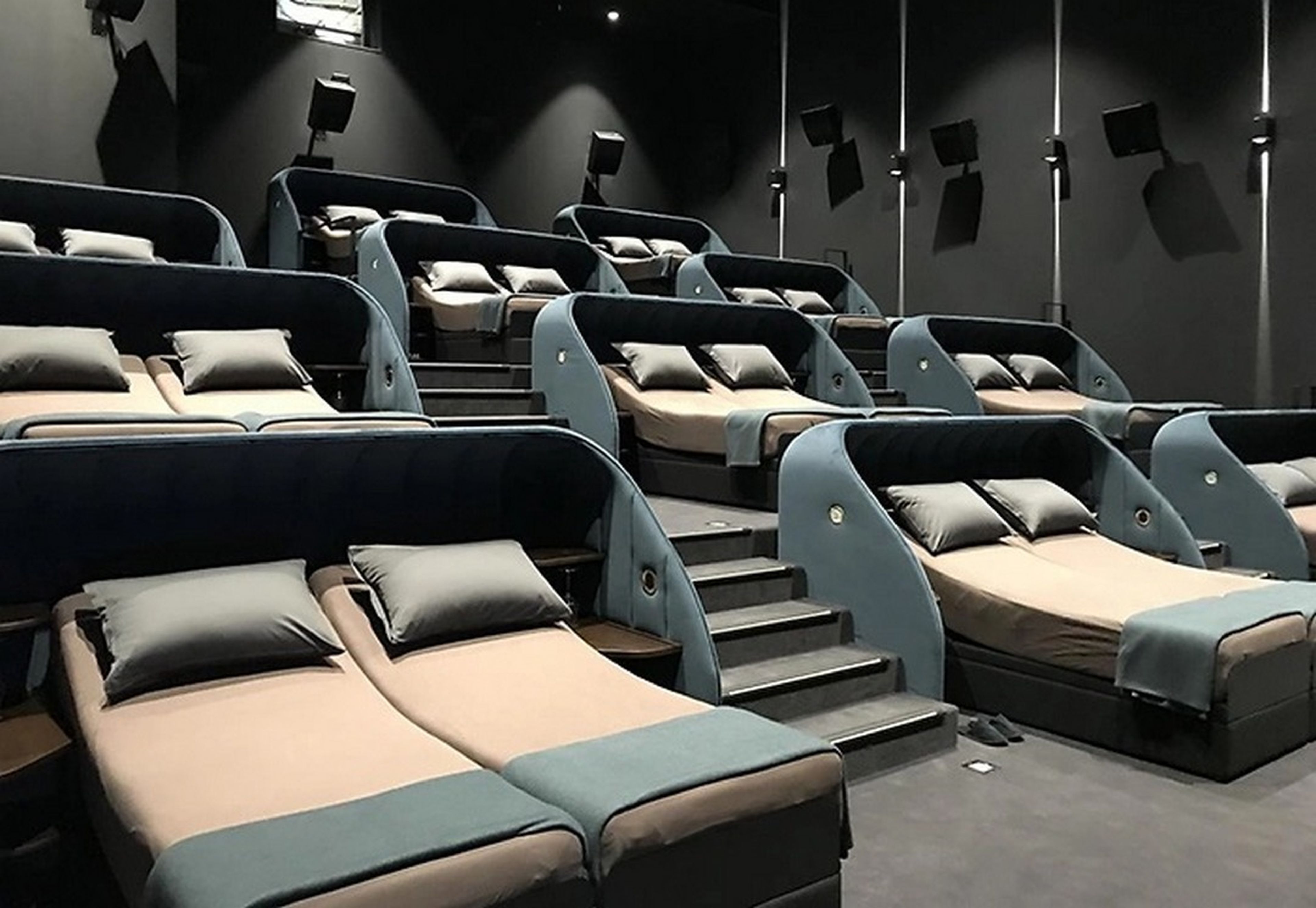 Este cine suizo ha cambiado los asientos por camas