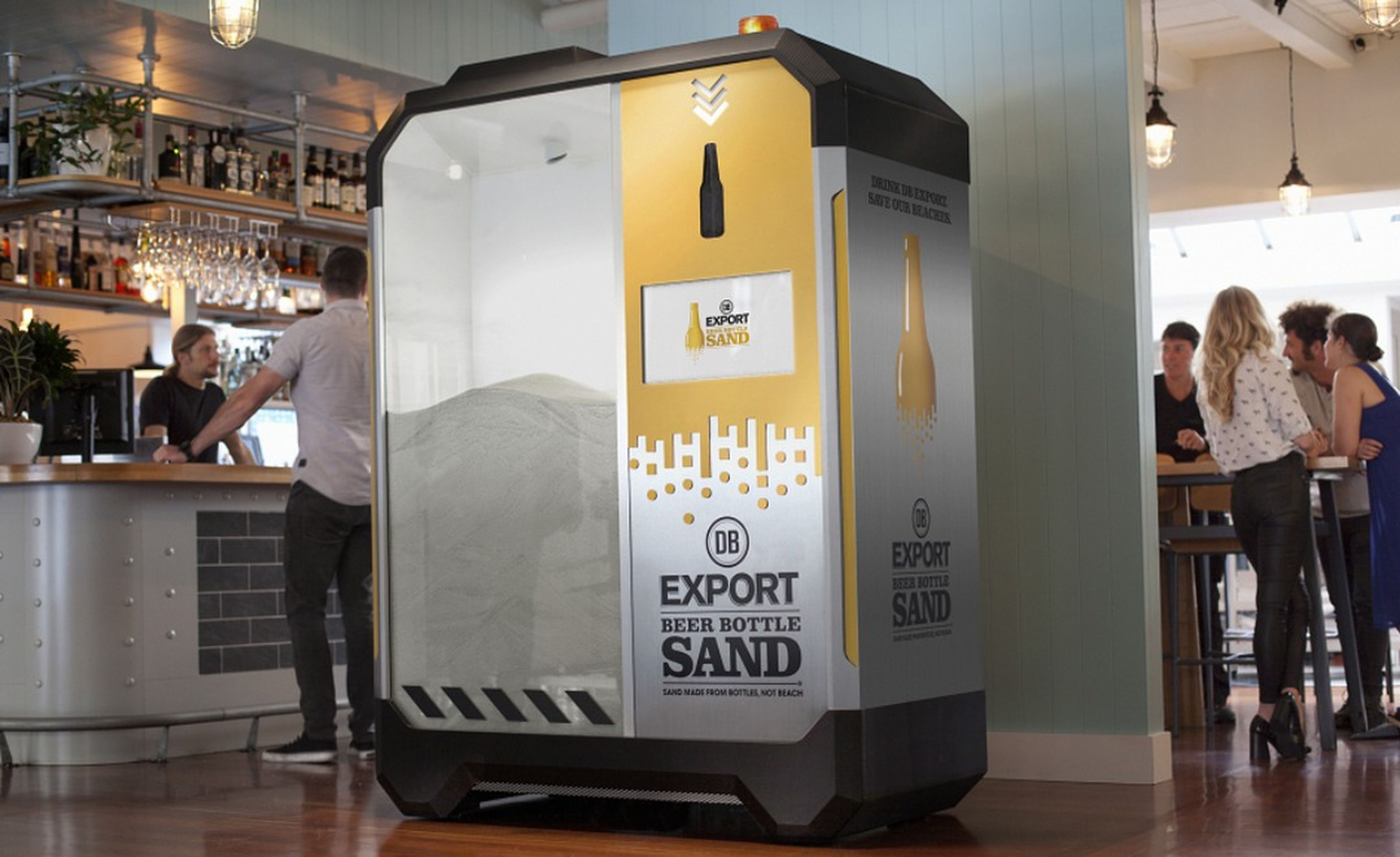 Esta máquina convierte botellas de cerveza en arena para construir casas