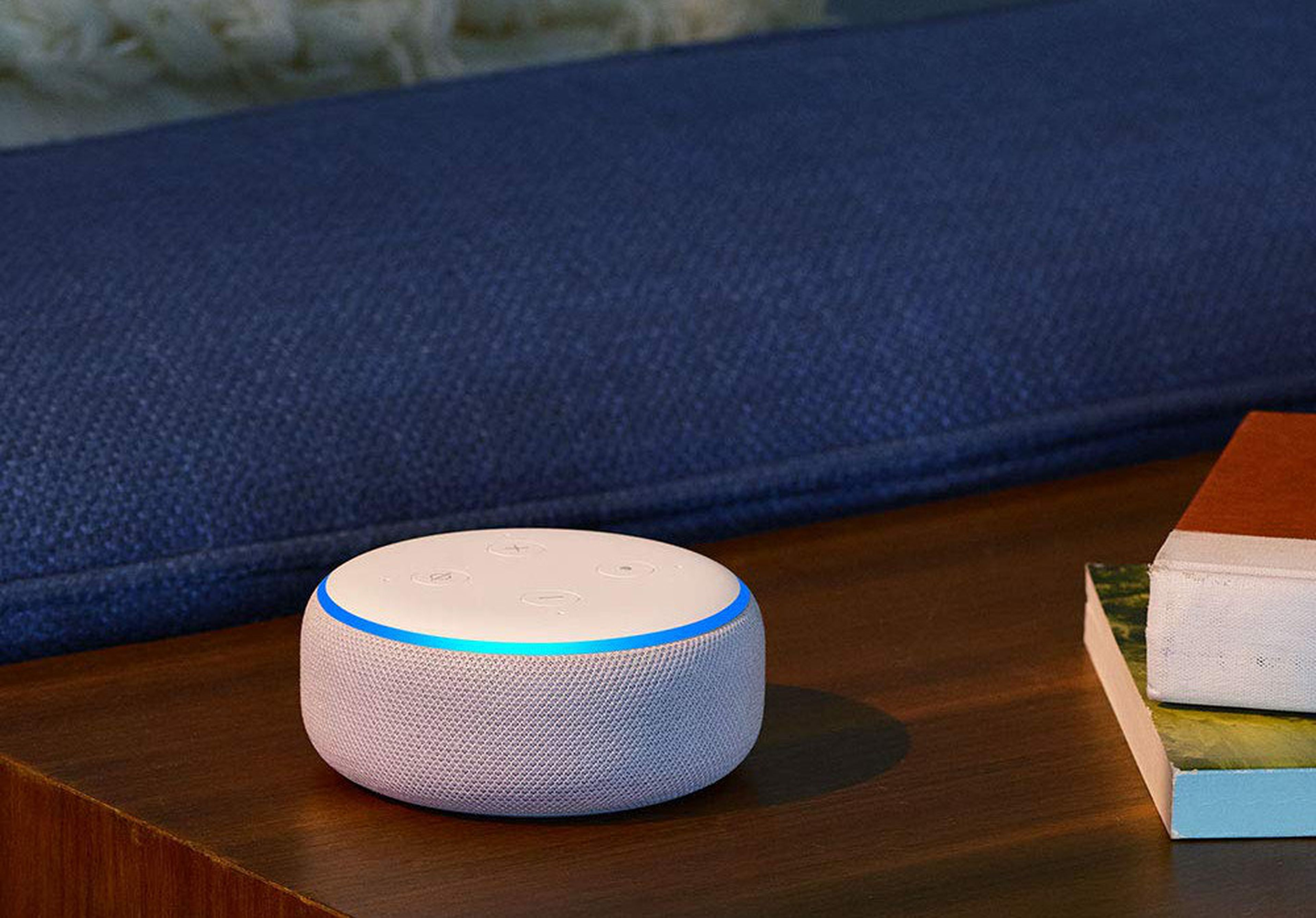 Oferta en  por el altavoz inteligente Echo Dot con Alexa