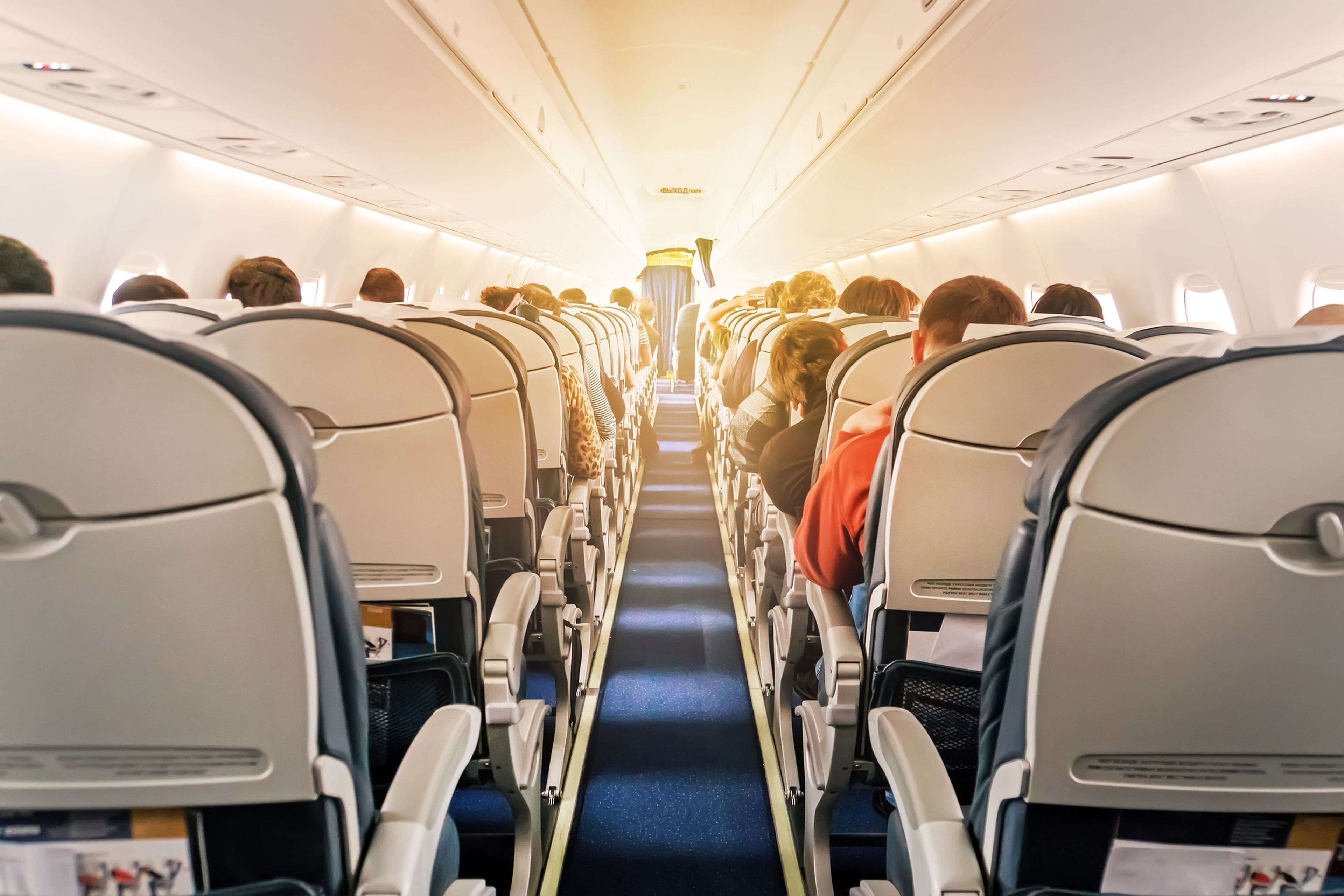 Los mejores asientos que debes buscar en un avión
