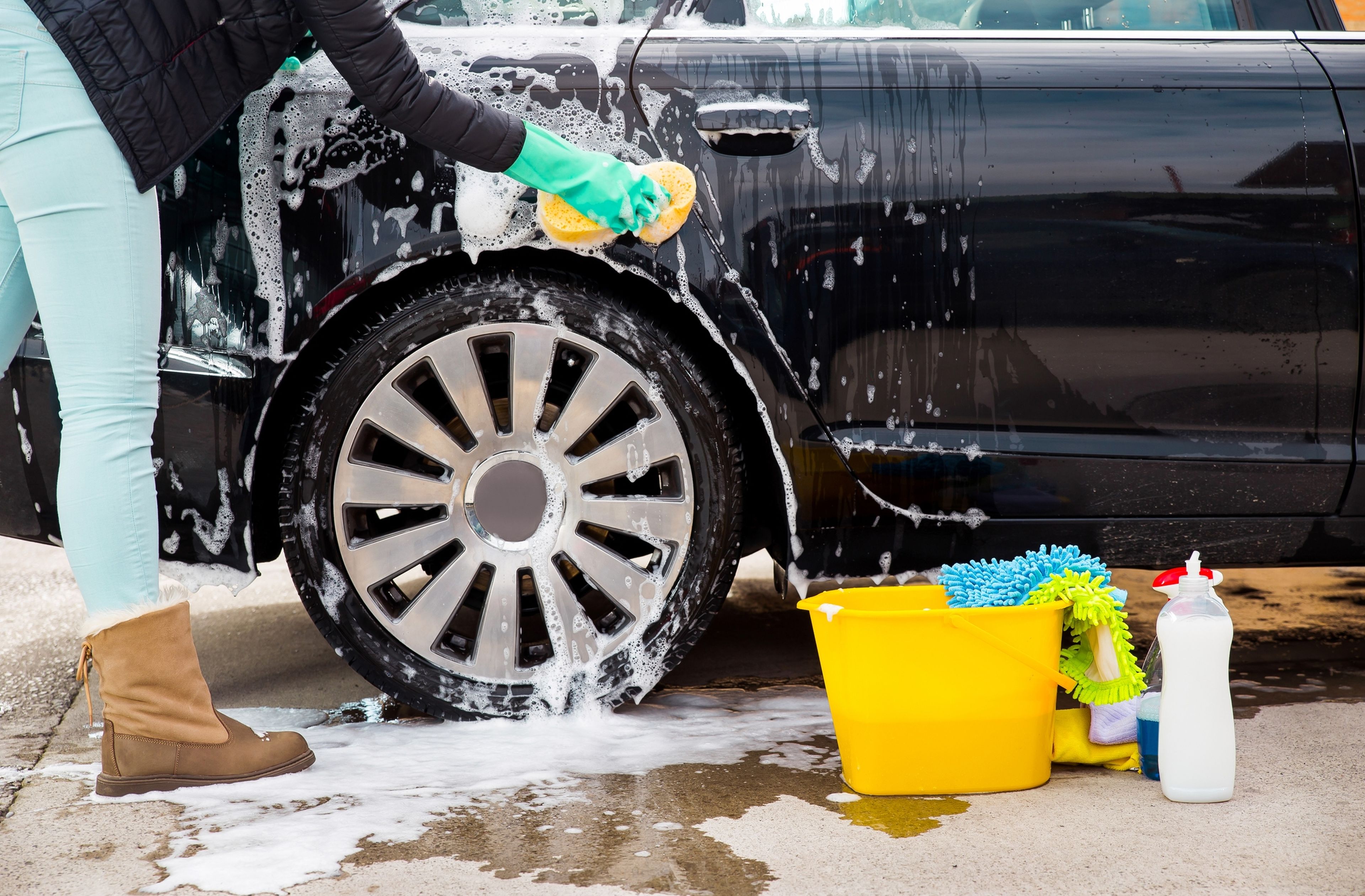 Las cosas que no debes hacer cuando lavas el coche
