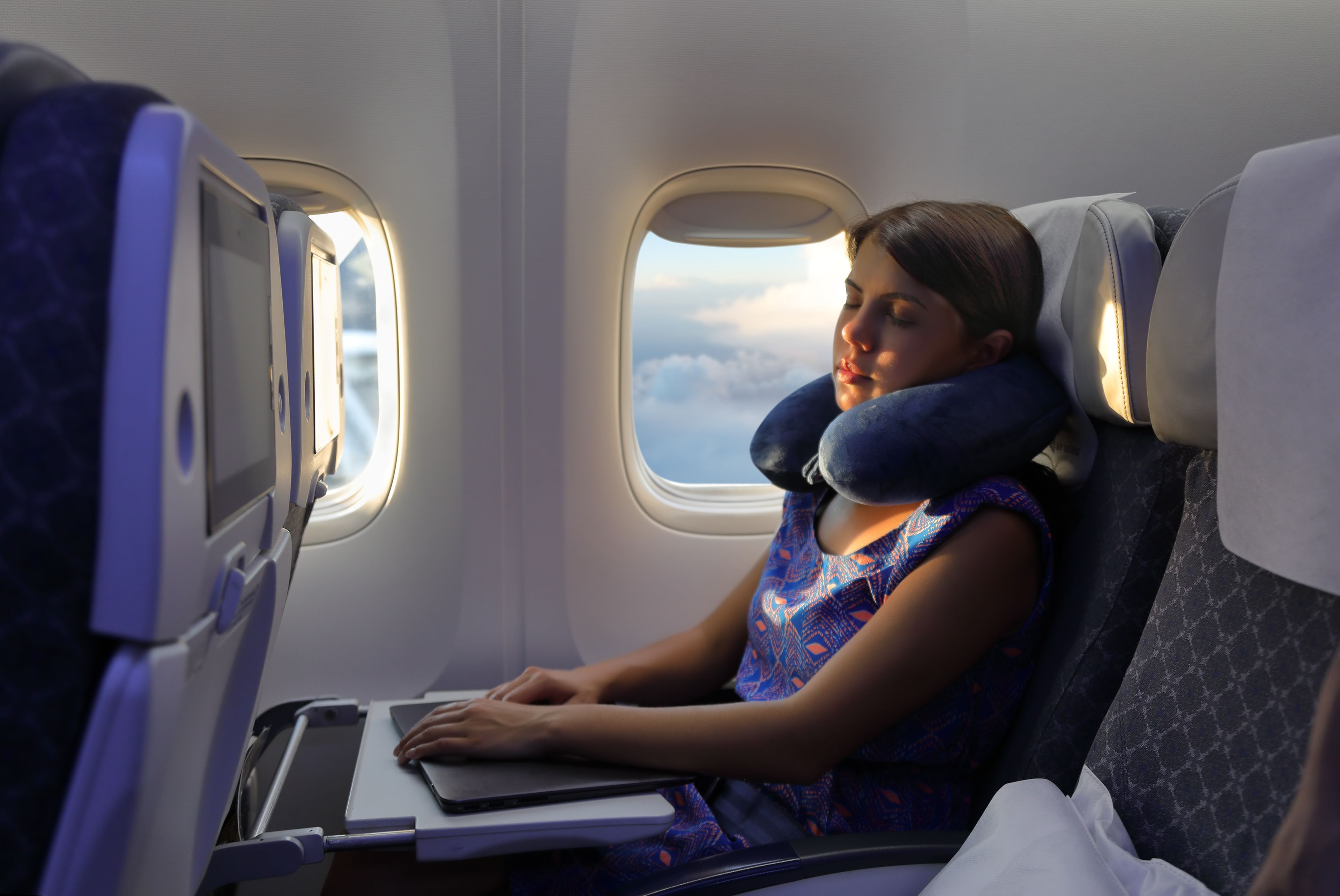 Dormir en el avión