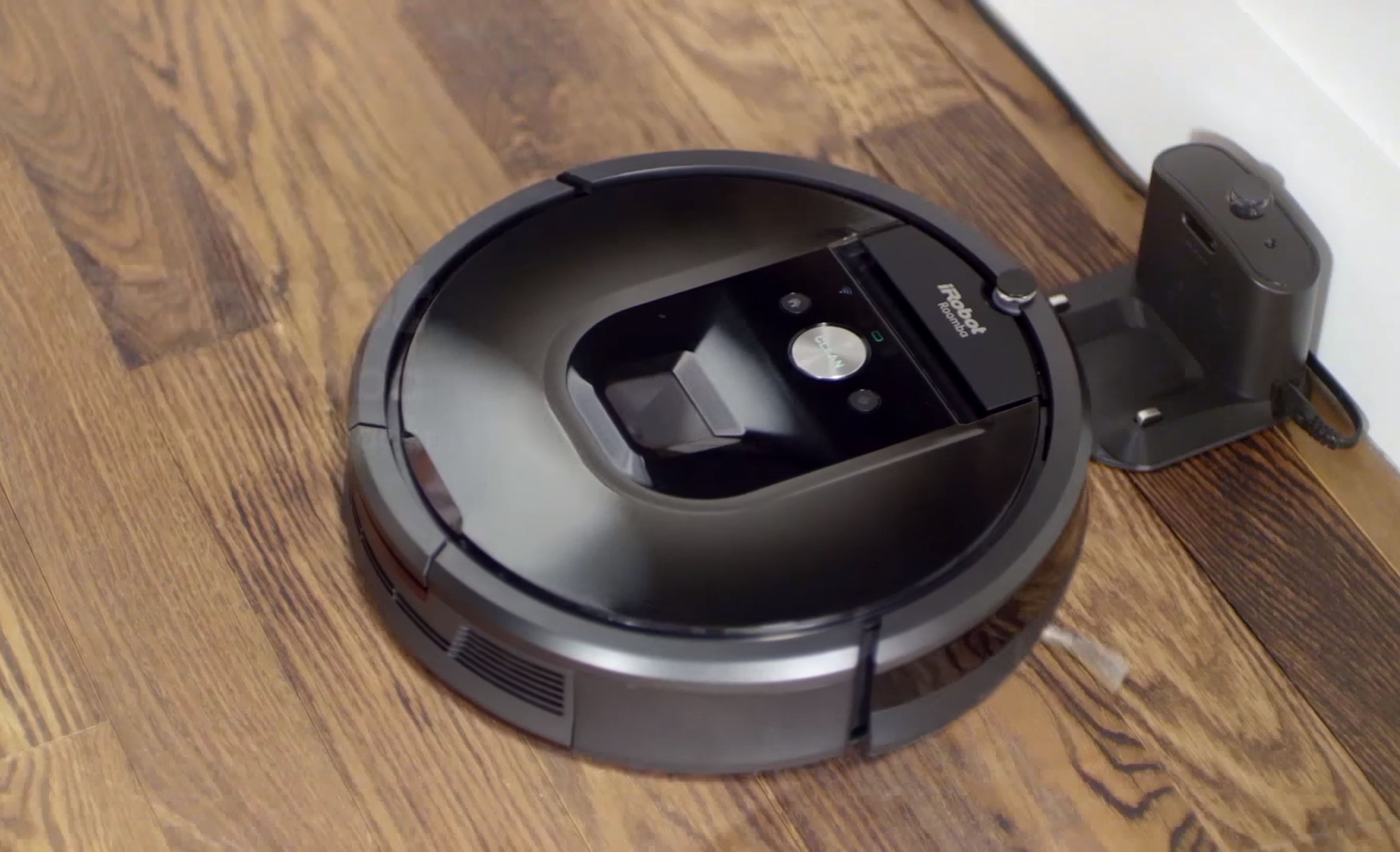Hazte con un robot de limpieza Roomba 981 a mitad de precio, con un descuento de 500€