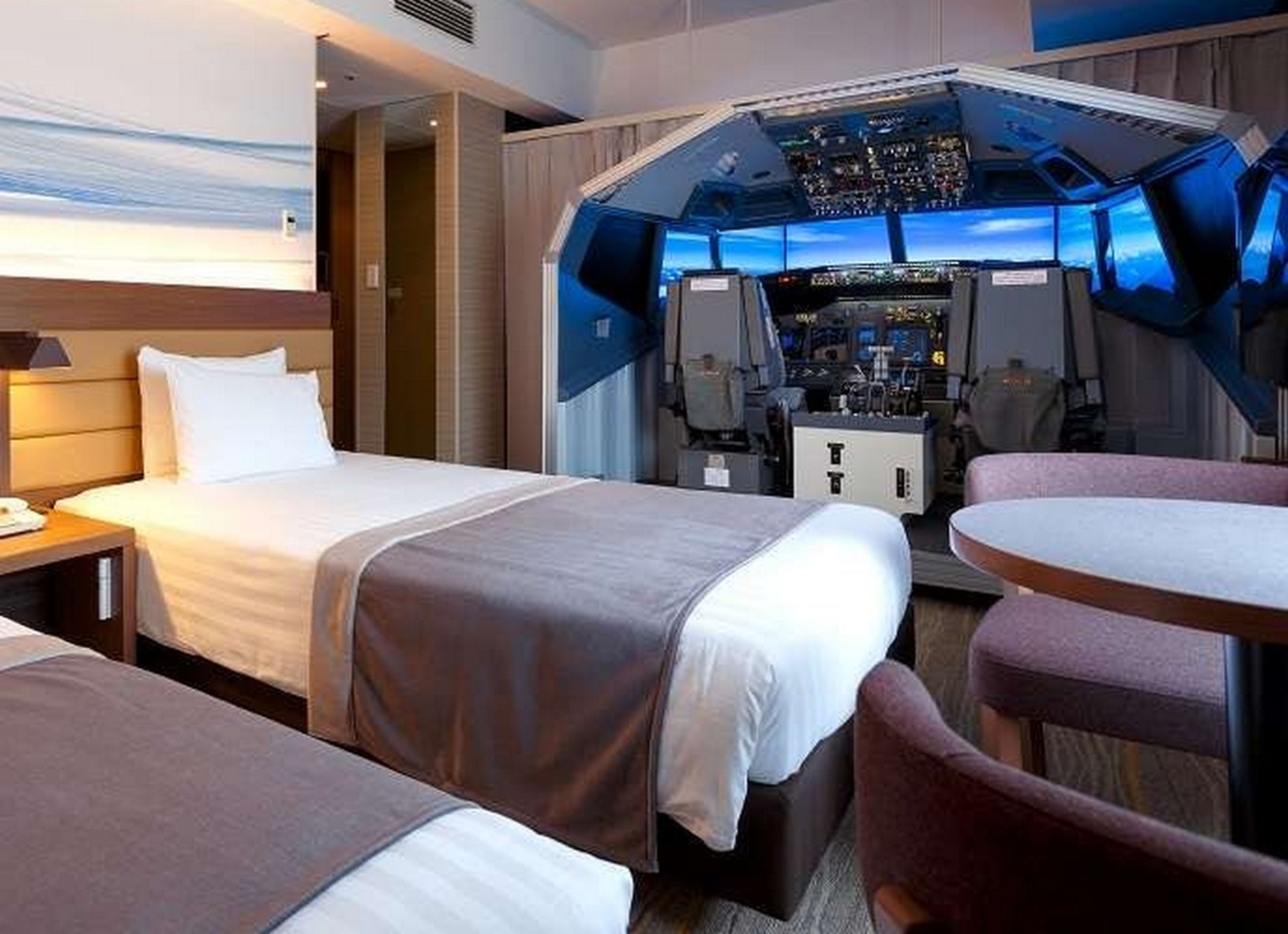 Este hotel japonés ofrece un simulador de vuelo profesional en la habitación