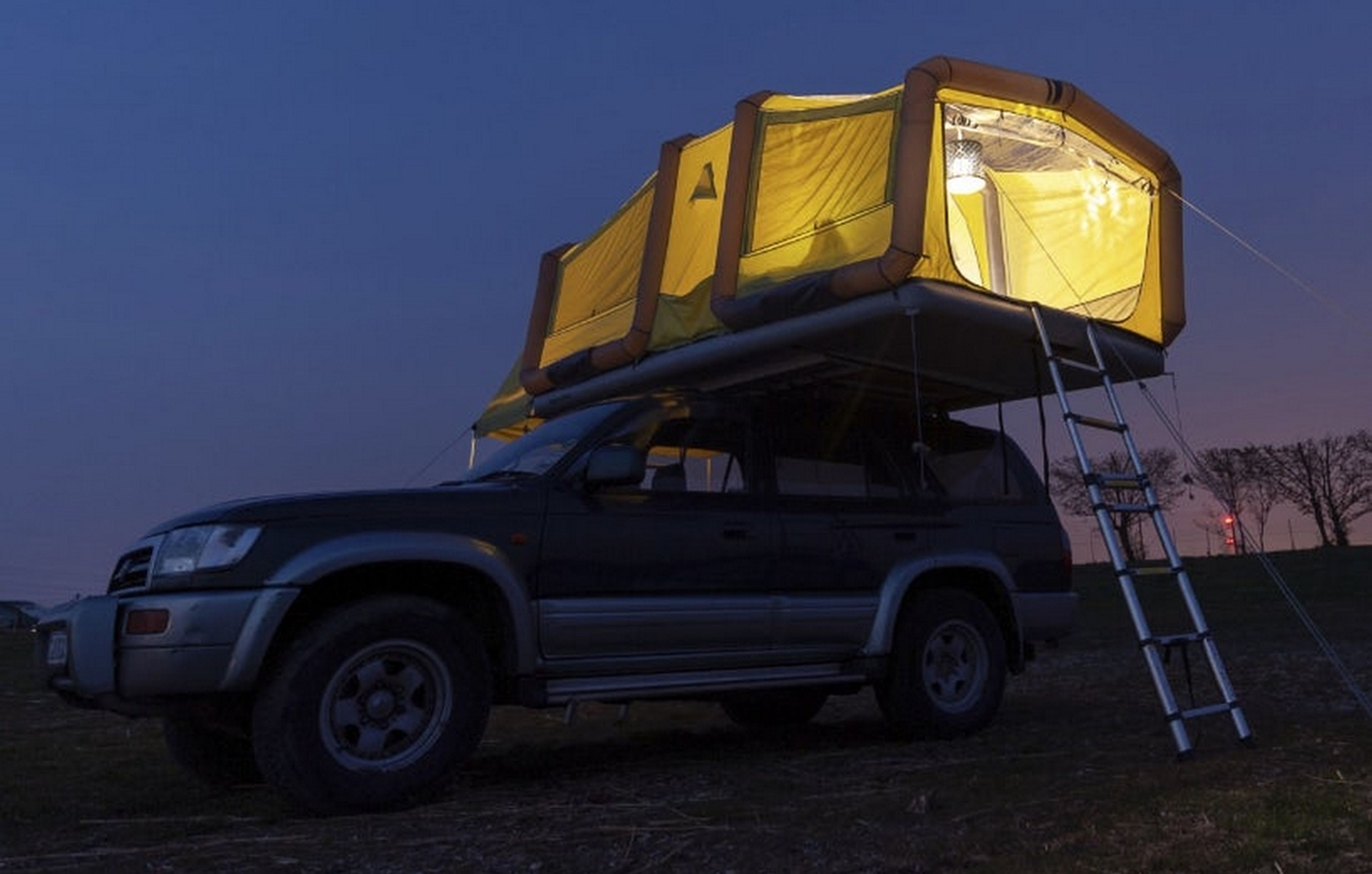 La ingeniosa tienda de campaña inflable que convierte tu coche en caravana  en pocos minutos